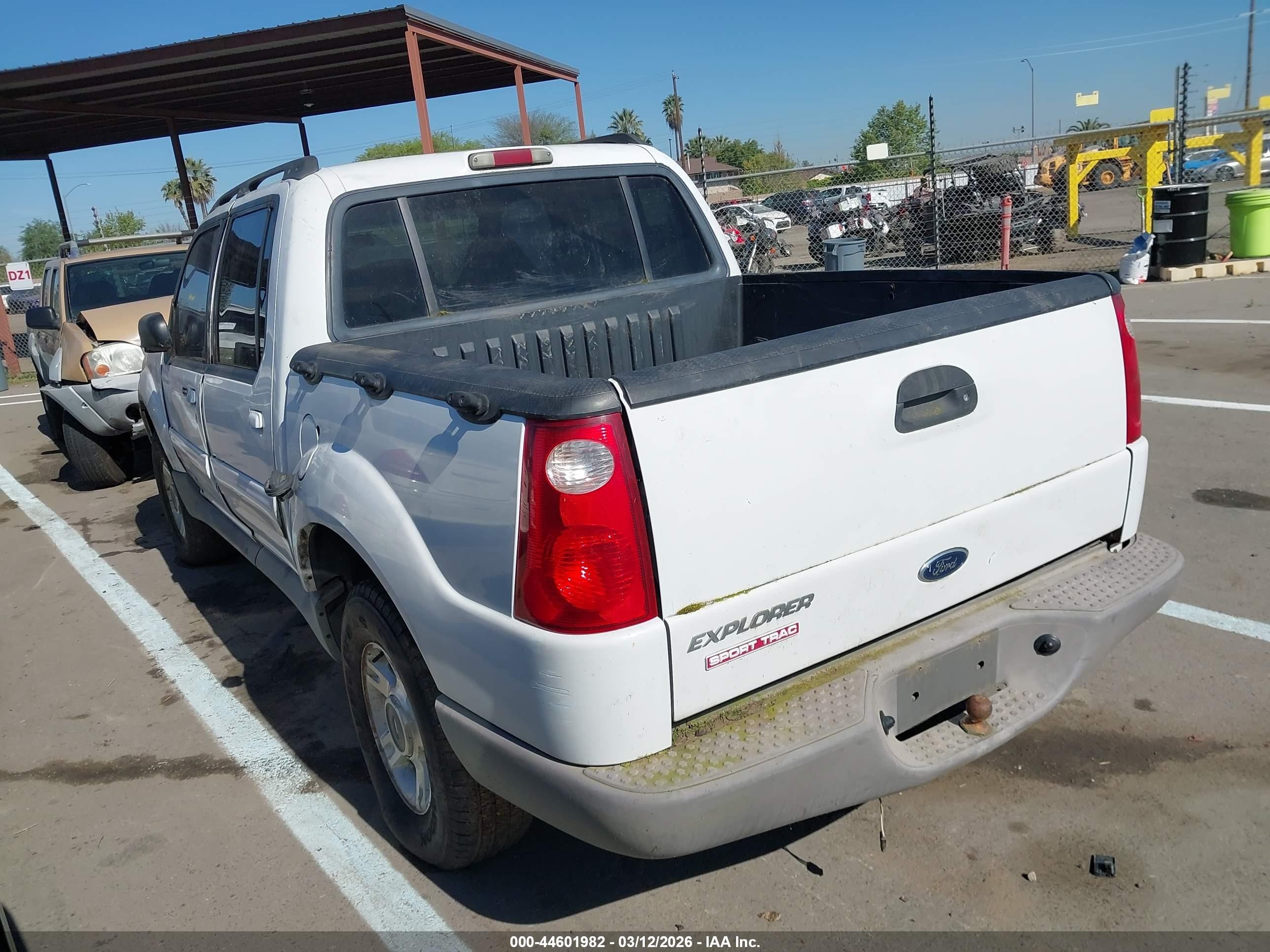 2001 Ford Explorer Sport Trac   Белый vin: 1FMZU67E31UB96439