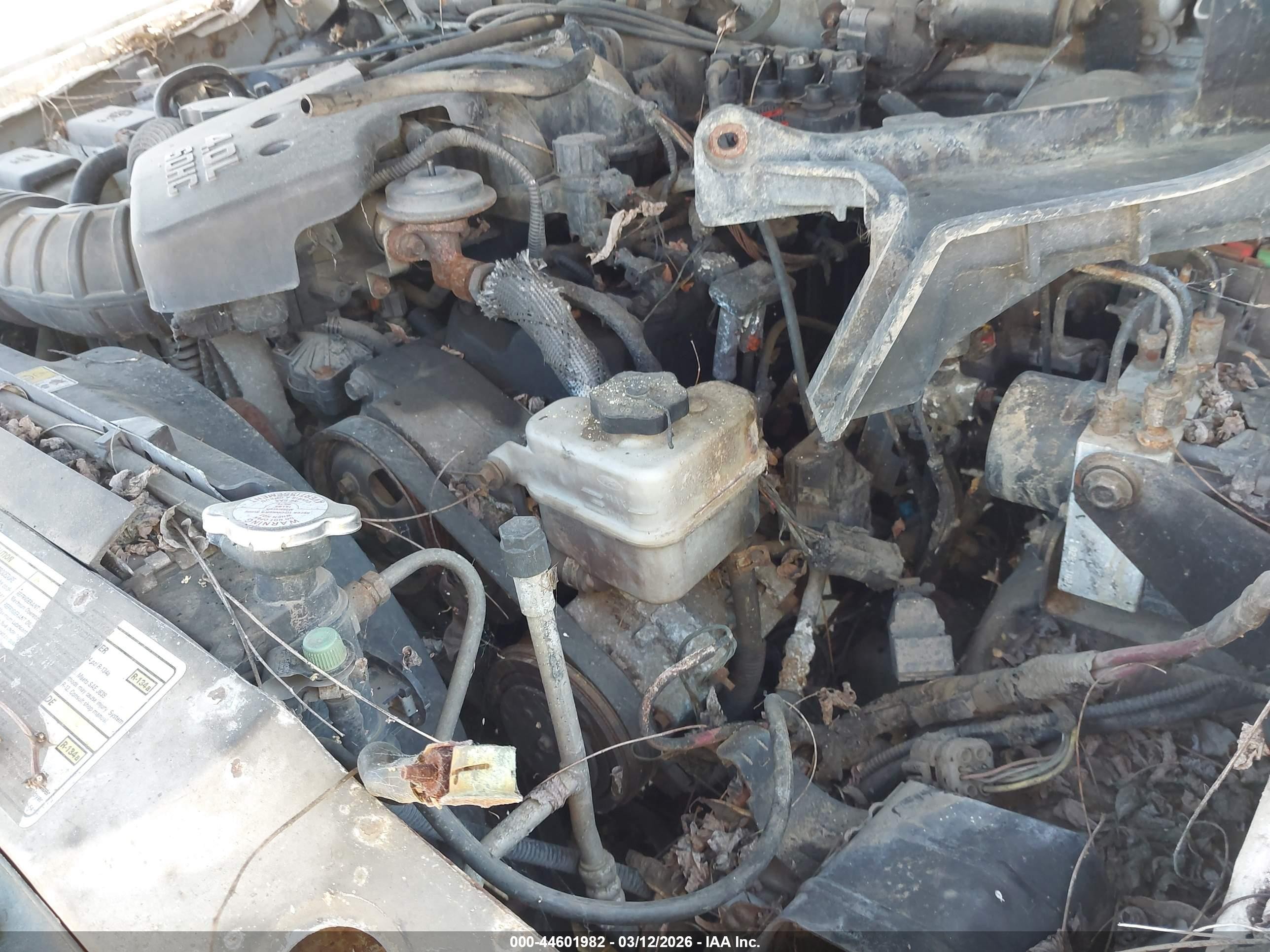 2001 Ford Explorer Sport Trac   Белый vin: 1FMZU67E31UB96439