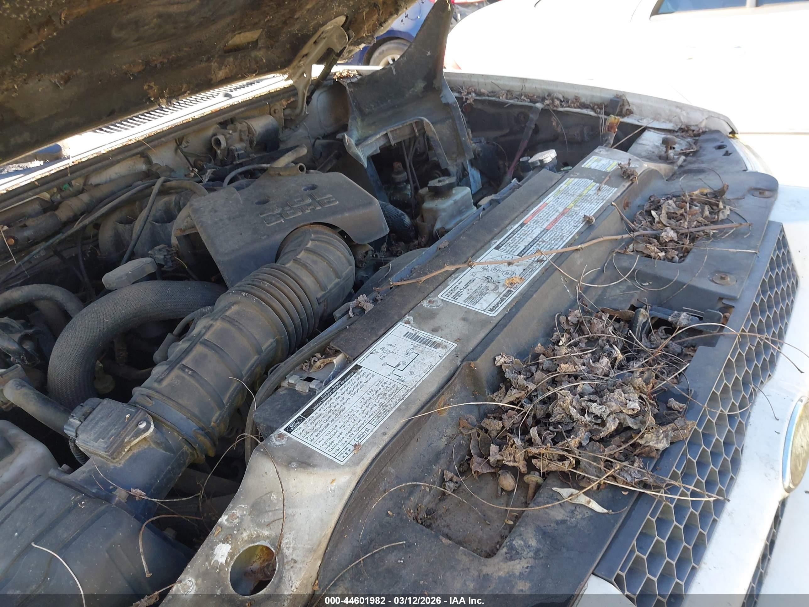 2001 Ford Explorer Sport Trac   Белый vin: 1FMZU67E31UB96439