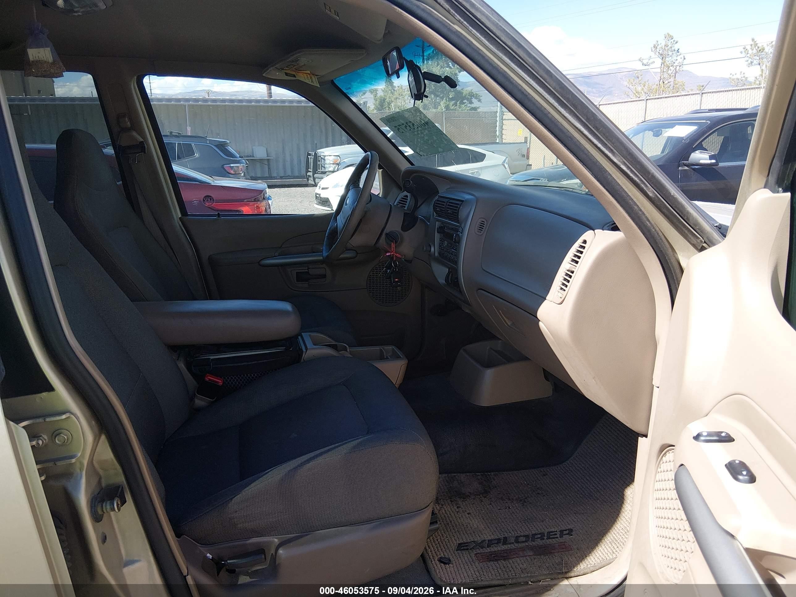 2001 Ford Explorer Sport Trac   Gold vin: 1FMZU67E41UB82307