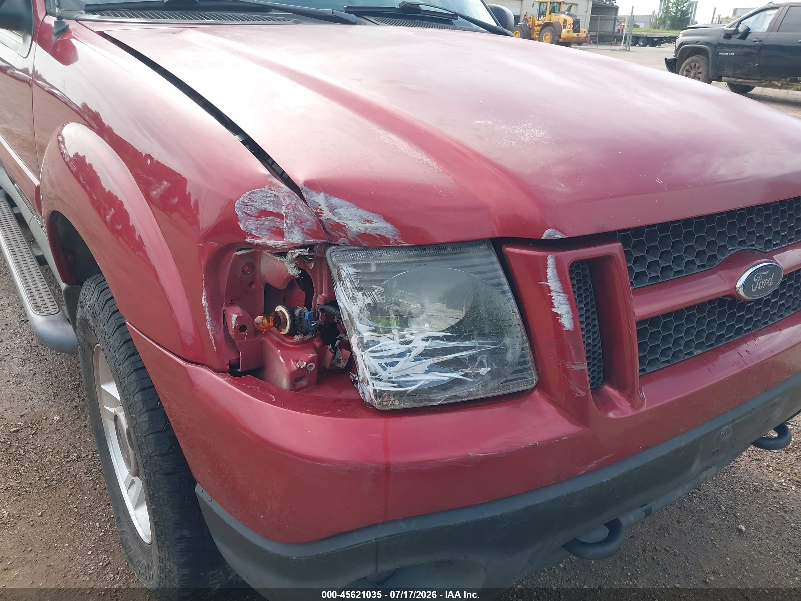 2001 Ford Explorer Sport Trac   Red vin: 1FMZU67E51UB72403