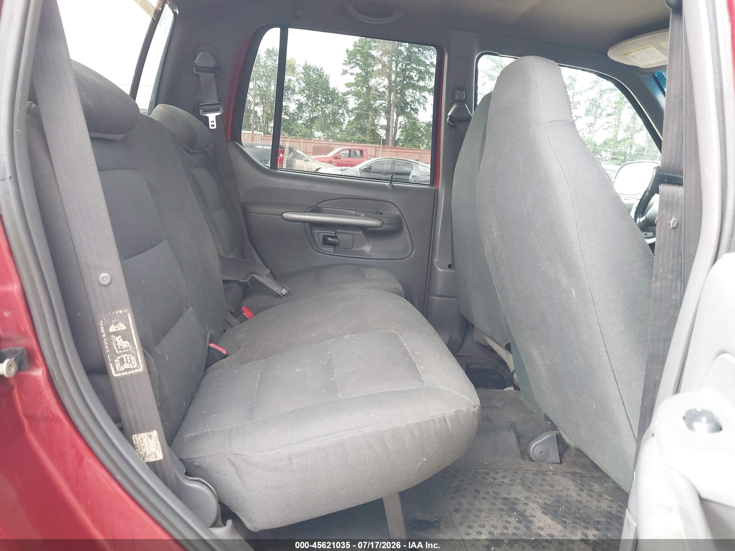 2001 Ford Explorer Sport Trac   Red vin: 1FMZU67E51UB72403