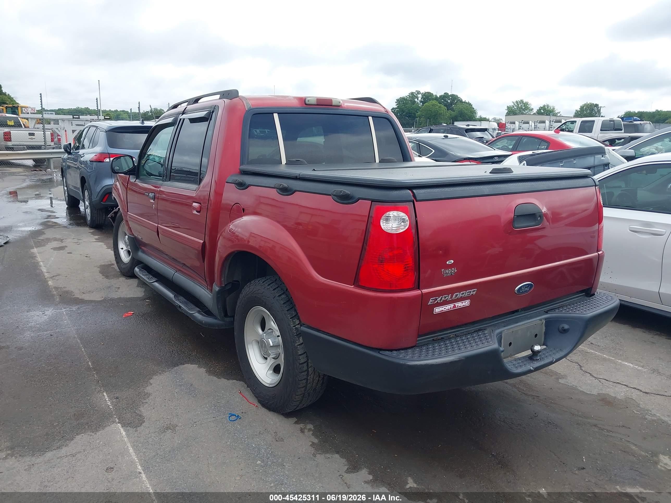 2001 Ford Explorer Sport Trac   Red vin: 1FMZU67E51UC66801