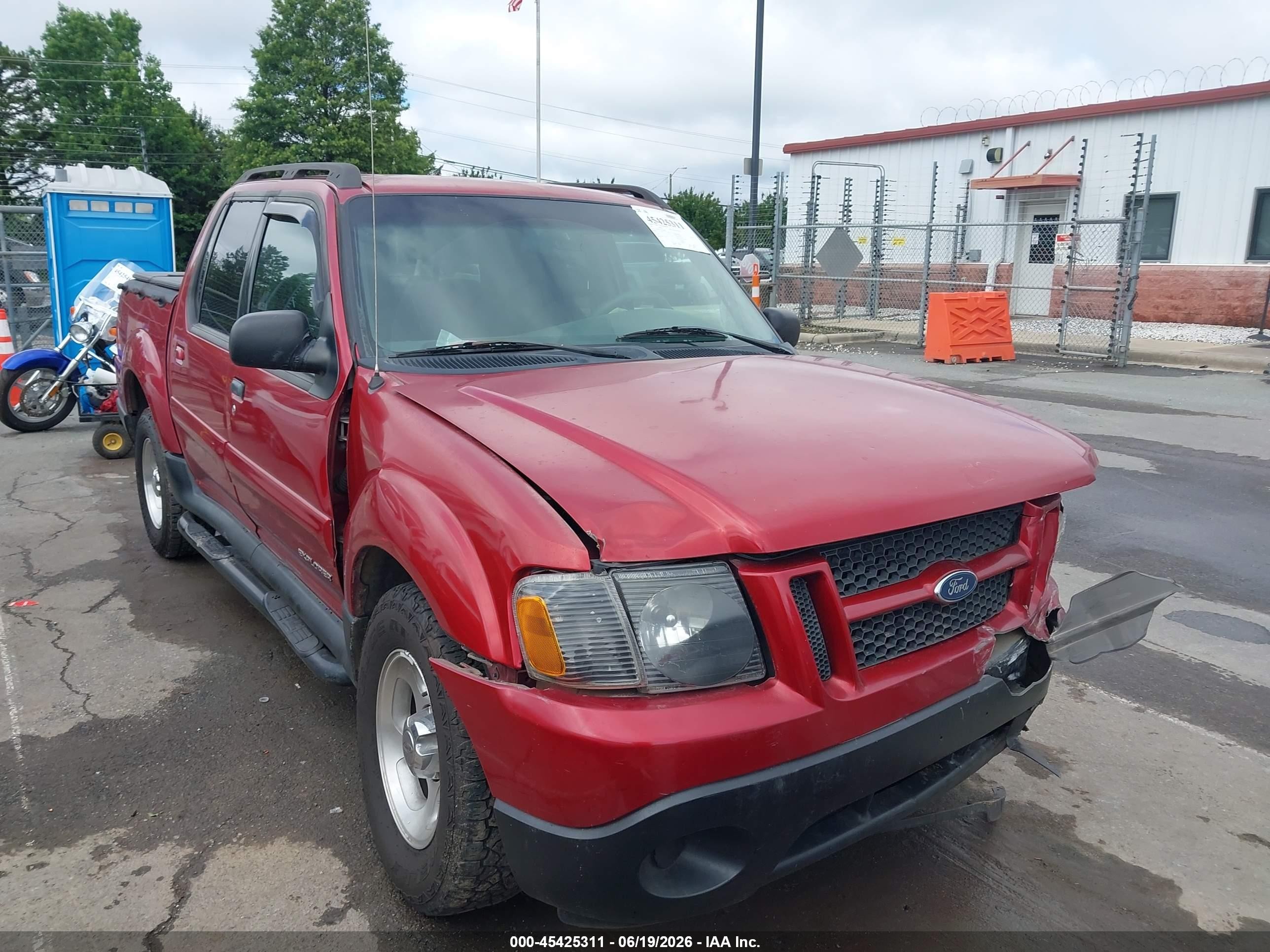 2001 Ford Explorer Sport Trac   Red vin: 1FMZU67E51UC66801