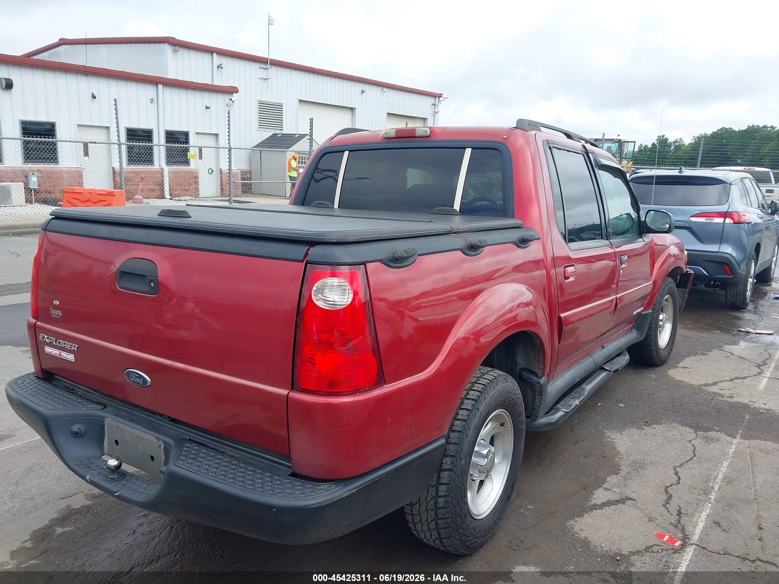 2001 Ford Explorer Sport Trac   Red vin: 1FMZU67E51UC66801