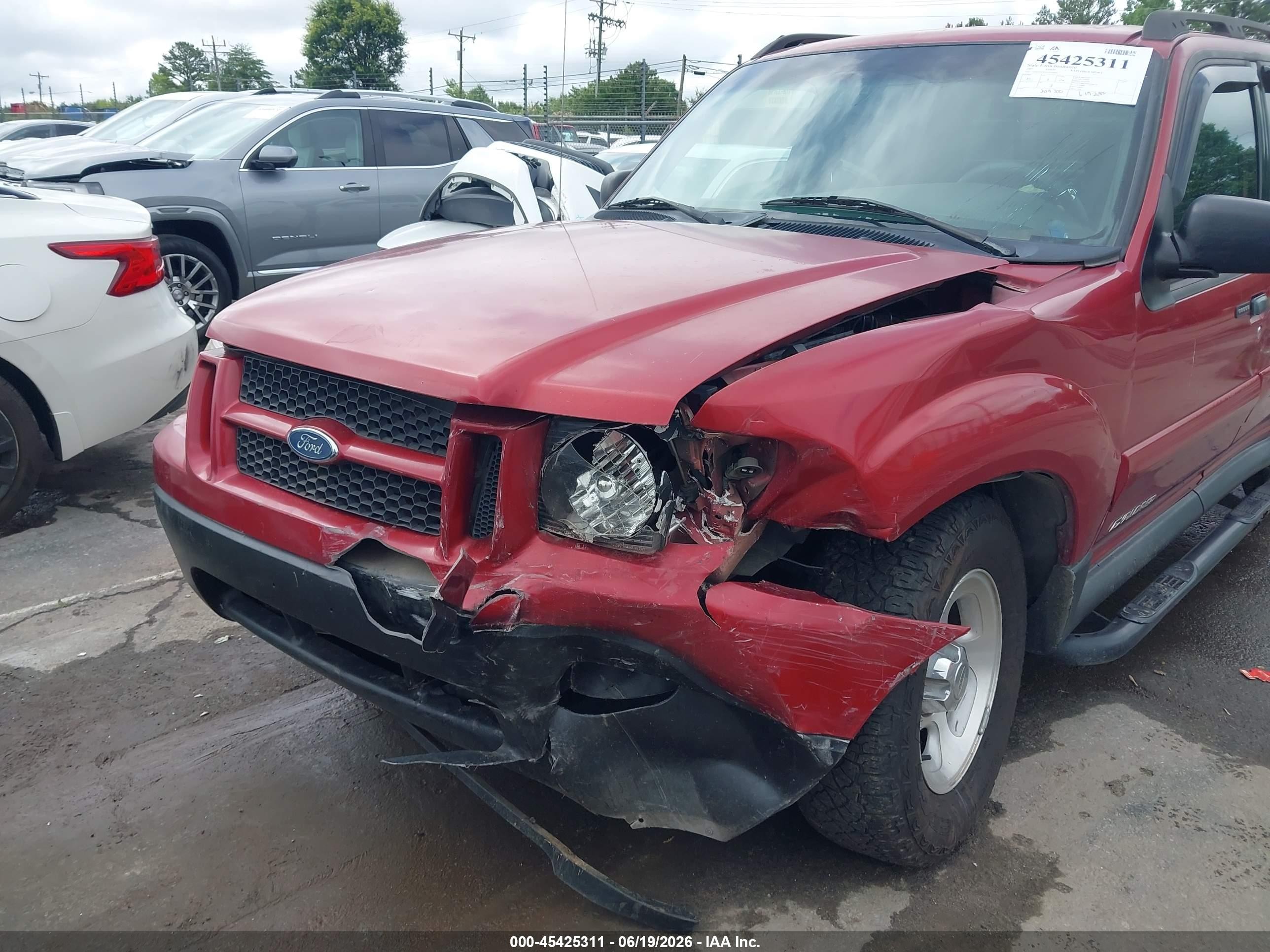 2001 Ford Explorer Sport Trac   Red vin: 1FMZU67E51UC66801