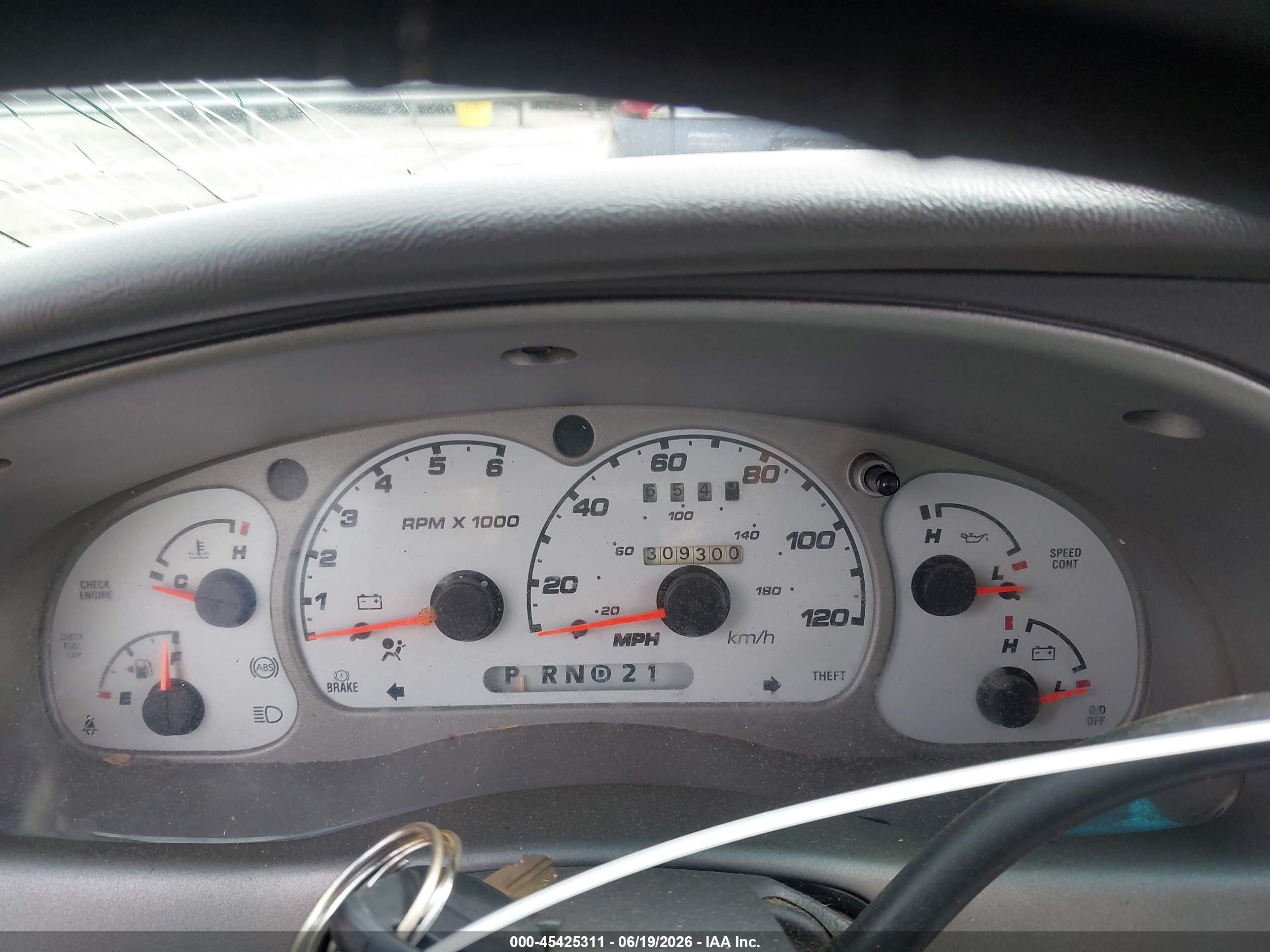2001 Ford Explorer Sport Trac   Red vin: 1FMZU67E51UC66801