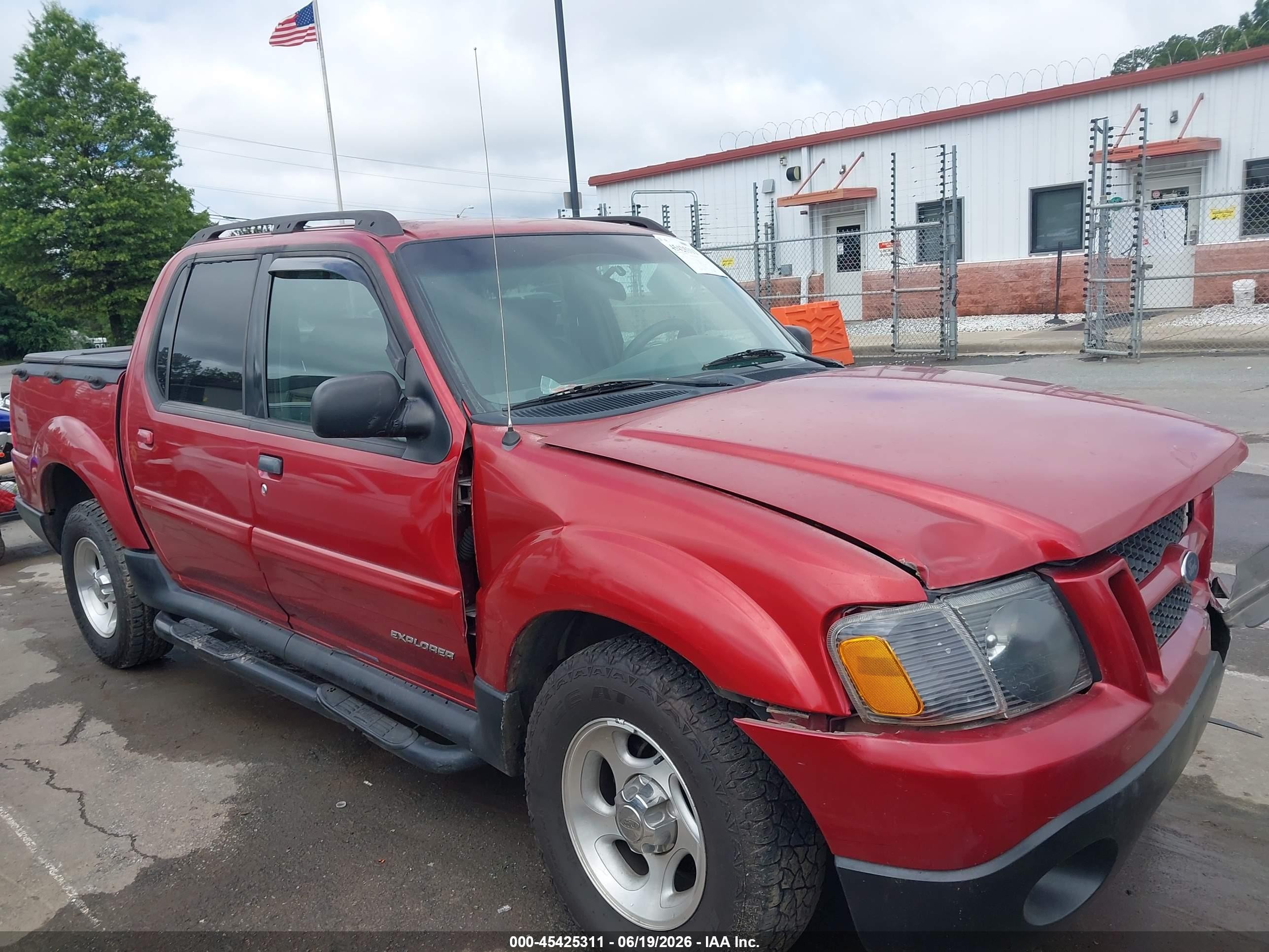 2001 Ford Explorer Sport Trac   Red vin: 1FMZU67E51UC66801