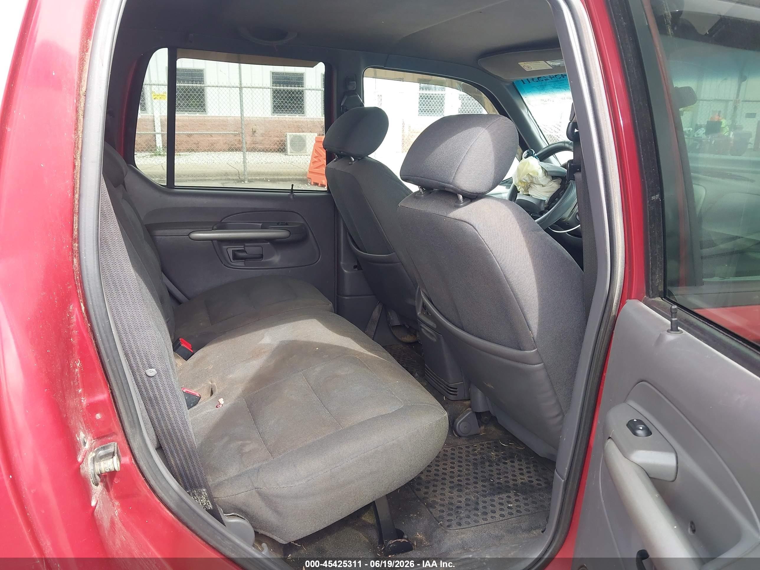 2001 Ford Explorer Sport Trac   Red vin: 1FMZU67E51UC66801