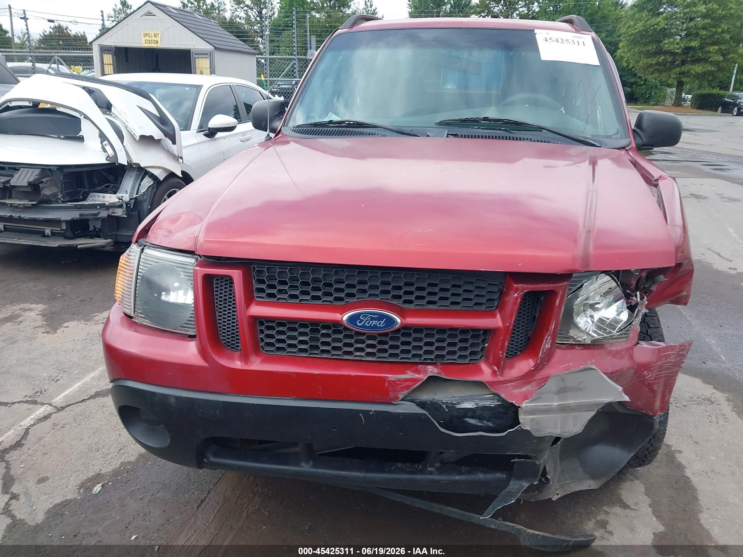 2001 Ford Explorer Sport Trac   Red vin: 1FMZU67E51UC66801