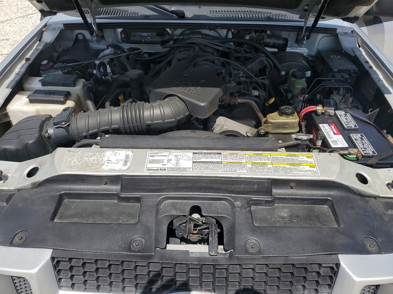 2002 Ford Explorer Sport Trac Silver vin: 1FMZU67E52UA96232