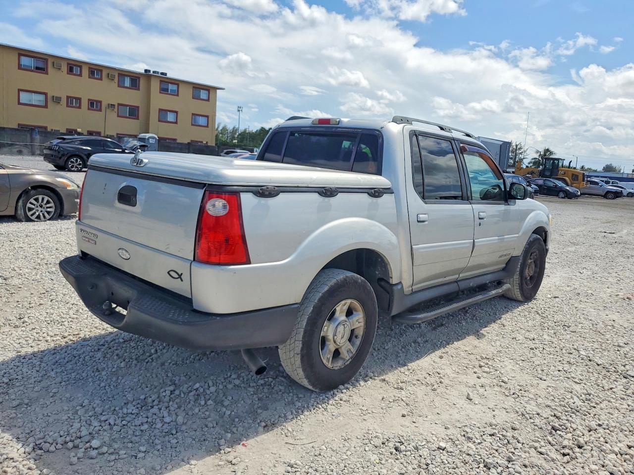 2002 Ford Explorer Sport Trac Silver vin: 1FMZU67E52UA96232