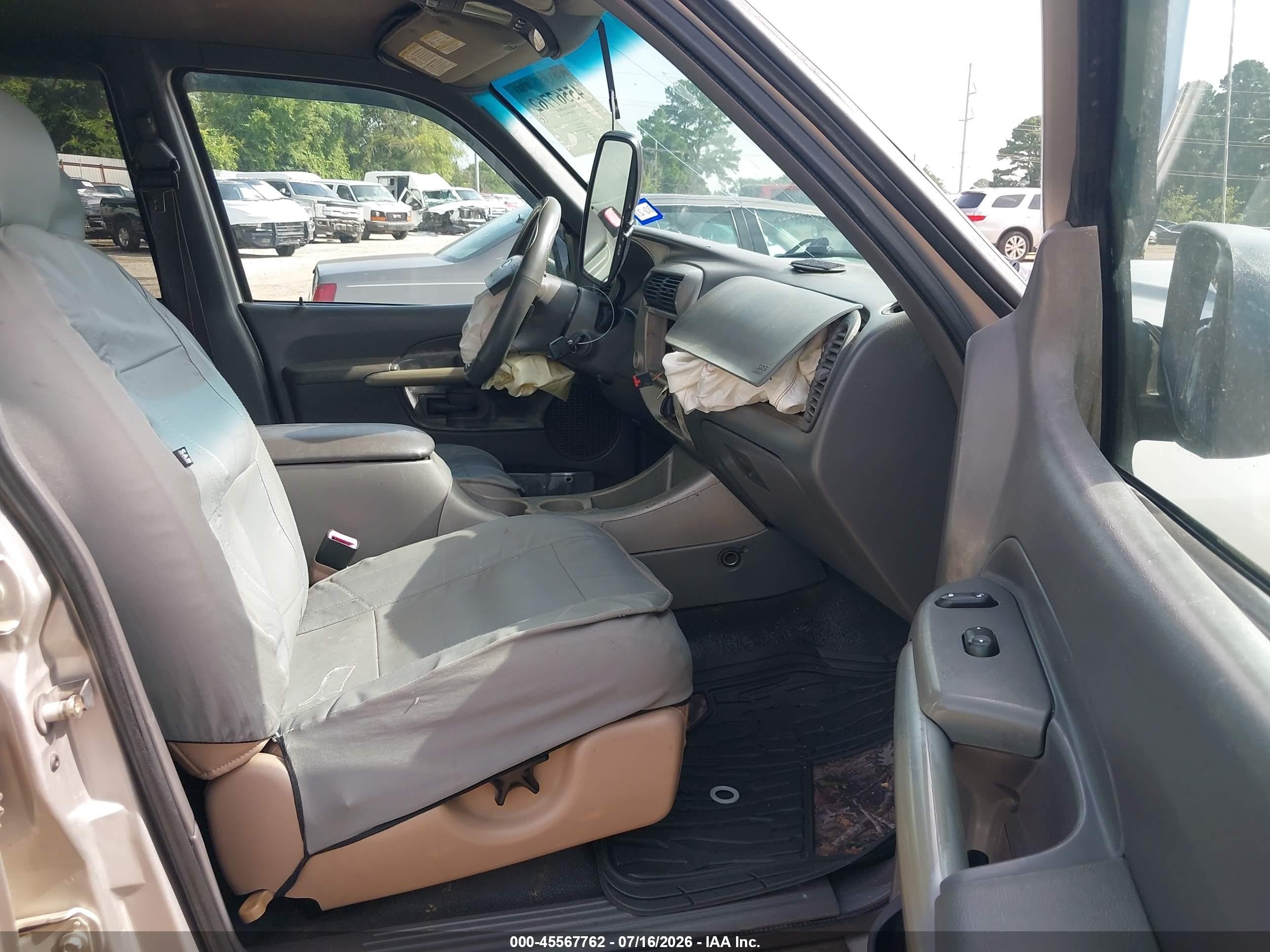 2002 Ford Explorer Sport Trac   Silver vin: 1FMZU67E52UD00107