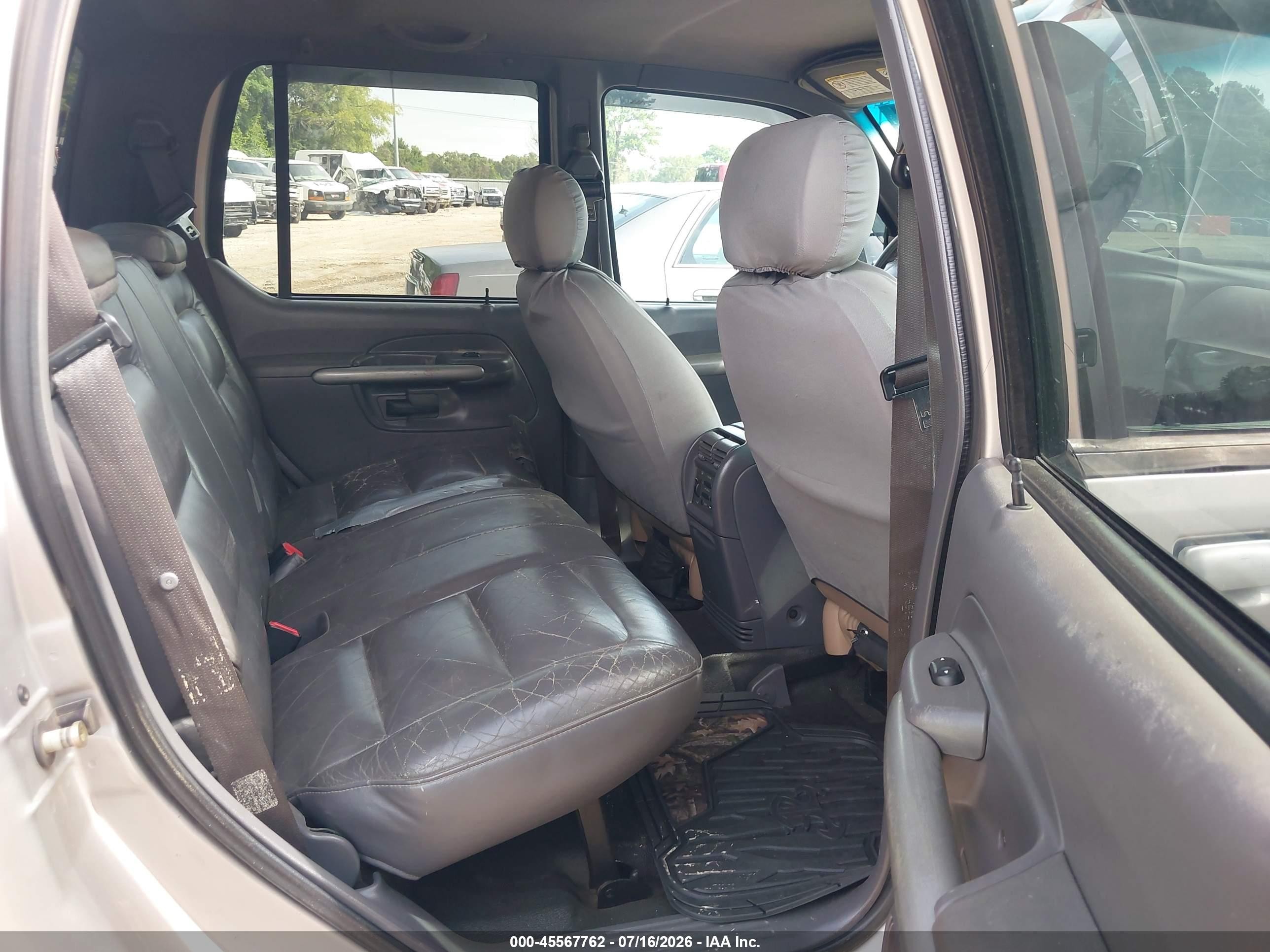 2002 Ford Explorer Sport Trac   Silver vin: 1FMZU67E52UD00107