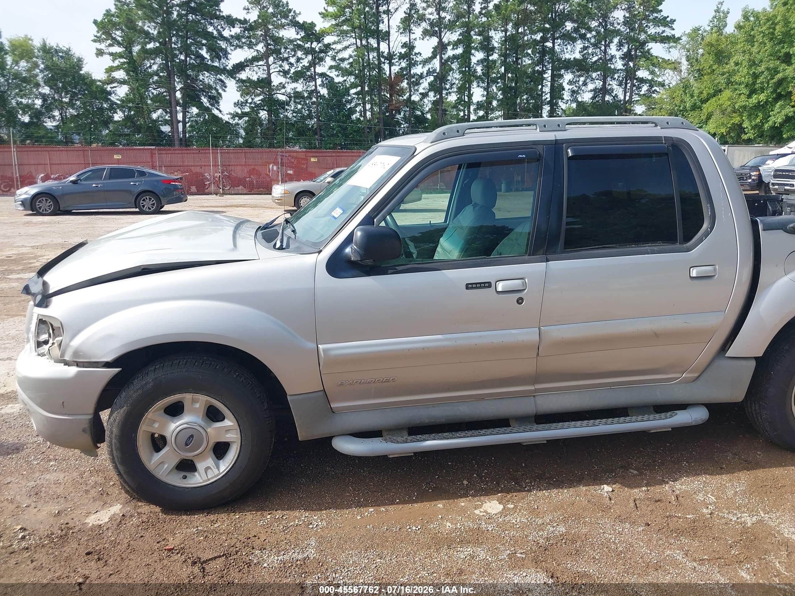 2002 Ford Explorer Sport Trac   Silver vin: 1FMZU67E52UD00107