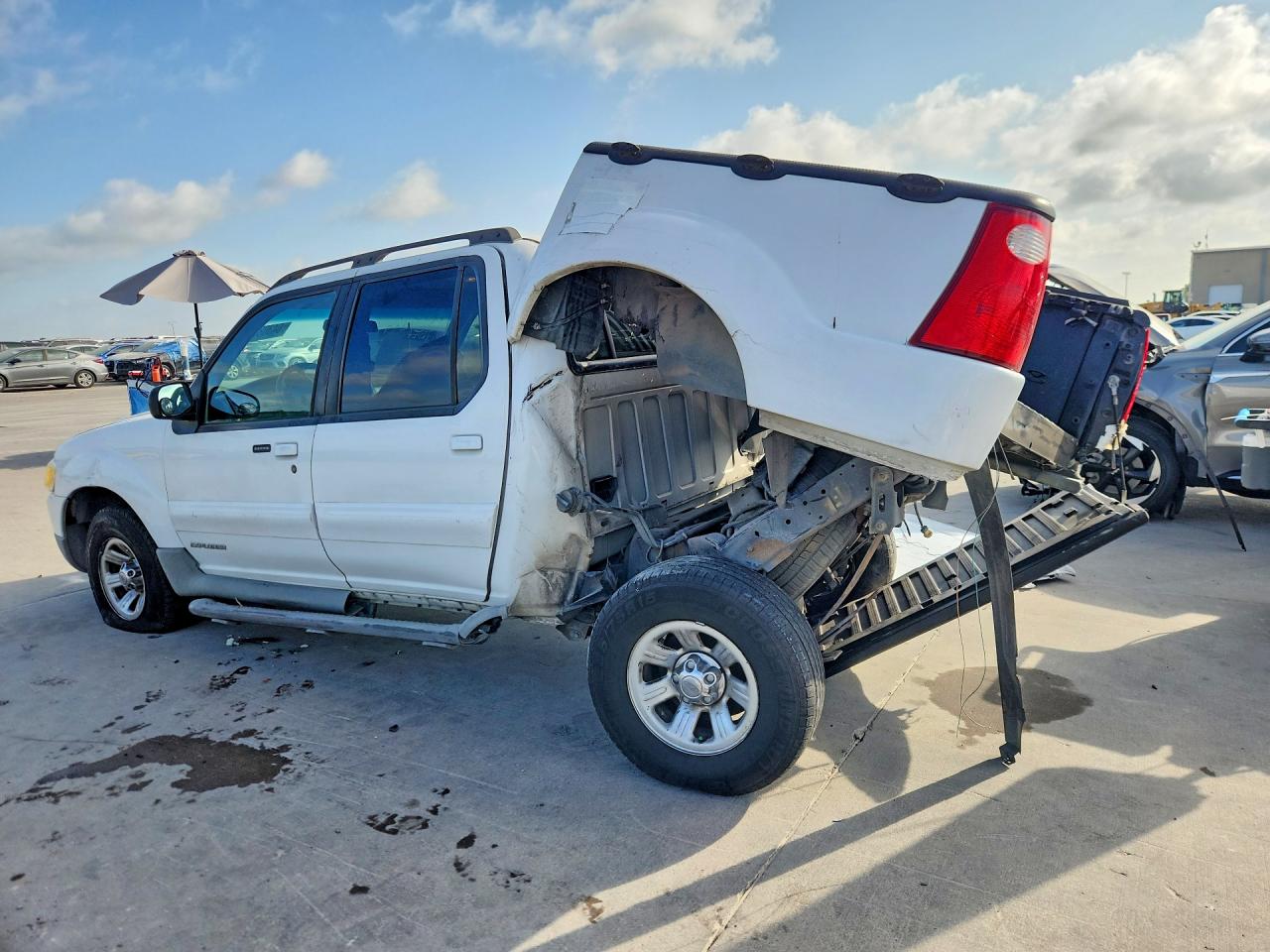 2001 Ford Explorer Sport Trac White vin: 1FMZU67E61UB01498