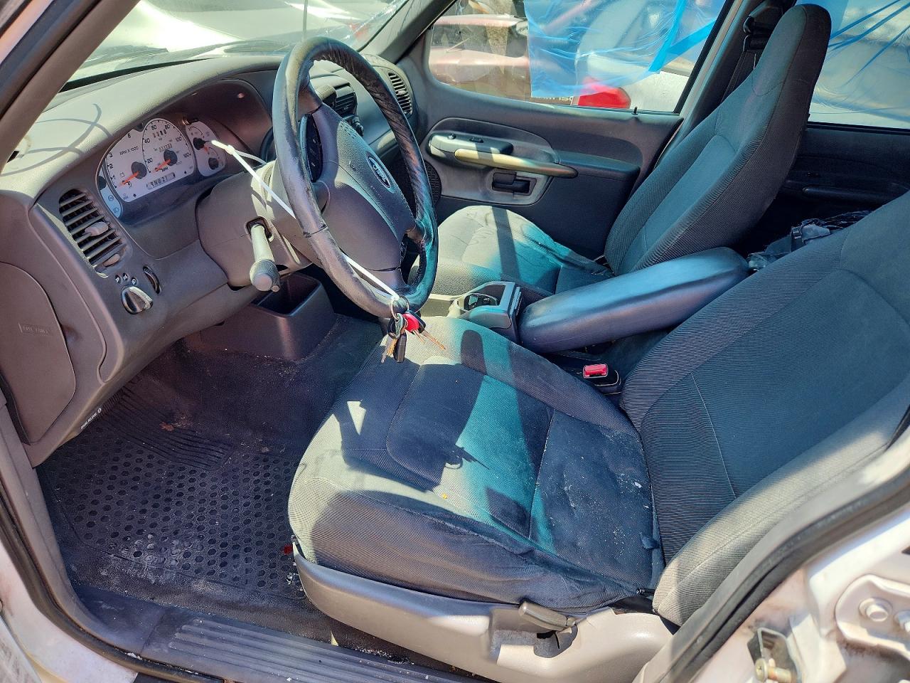 2001 Ford Explorer Sport Trac White vin: 1FMZU67E61UB01498