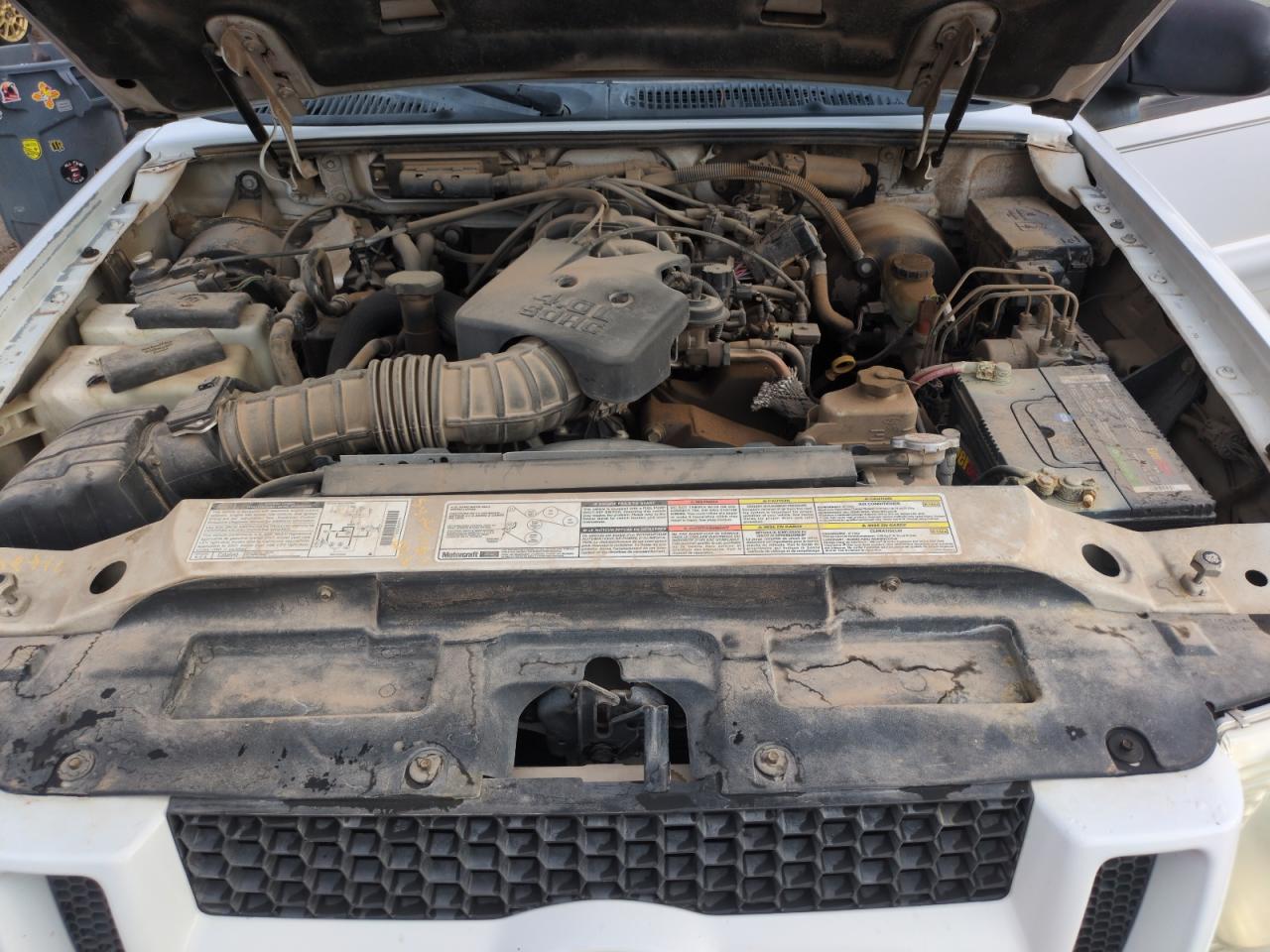 2001 Ford Explorer Sport Trac White vin: 1FMZU67E61UB59238