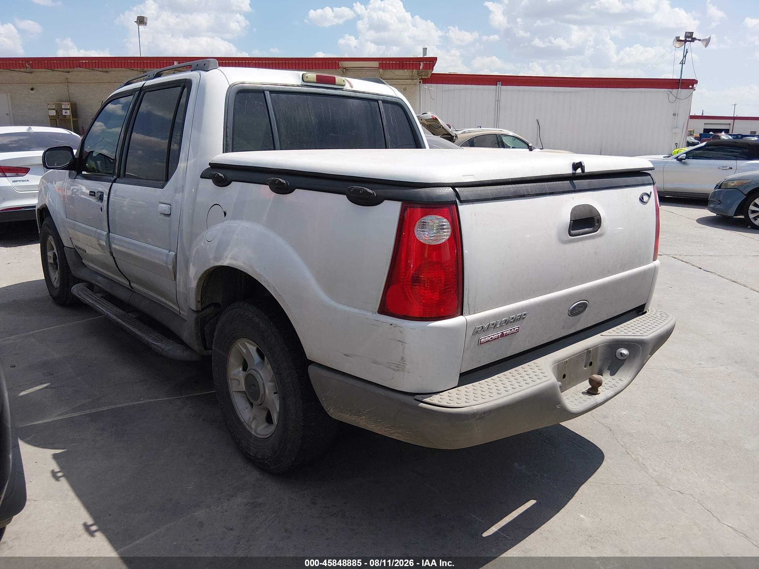 2002 Ford Explorer Sport Trac   White vin: 1FMZU67E62UB84271