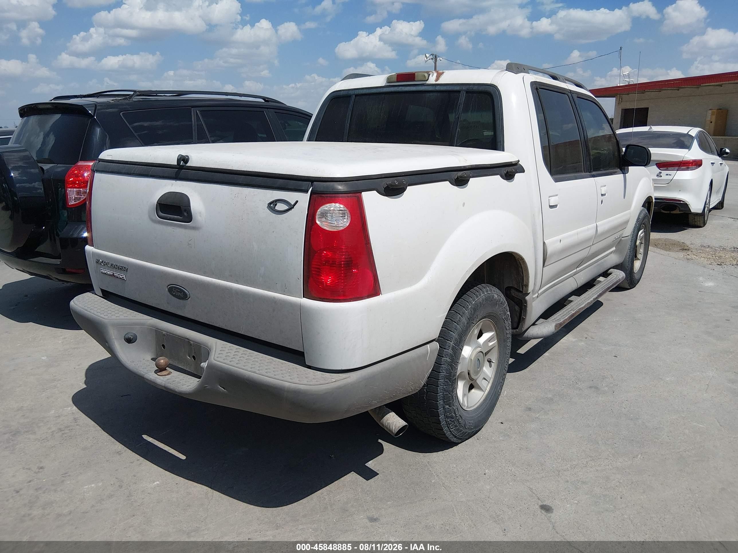 2002 Ford Explorer Sport Trac   White vin: 1FMZU67E62UB84271