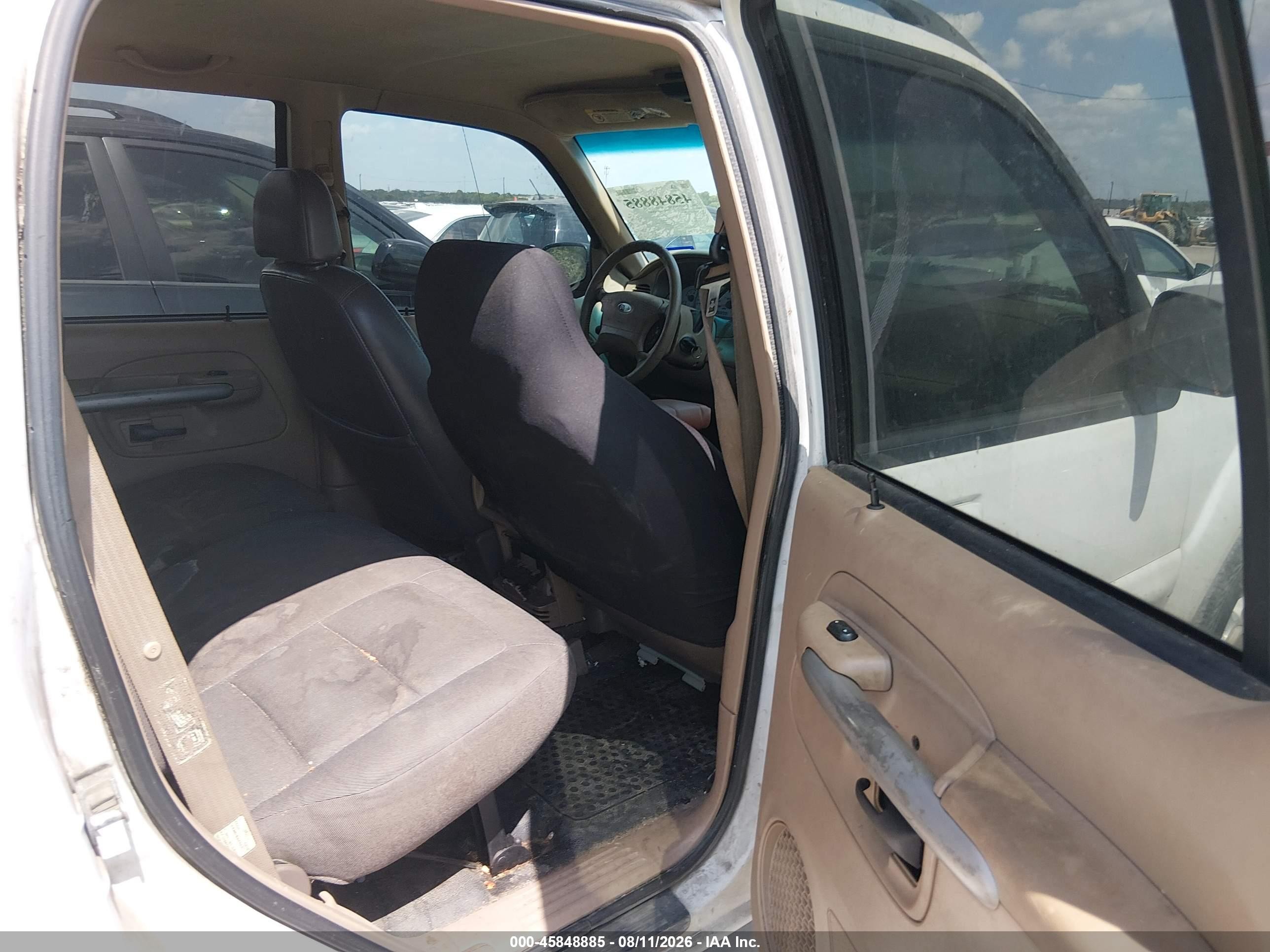 2002 Ford Explorer Sport Trac   White vin: 1FMZU67E62UB84271