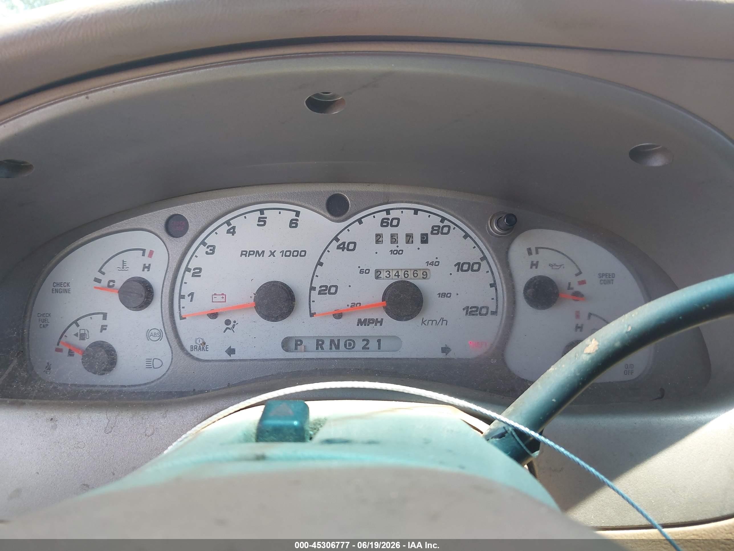 2001 Ford Explorer Sport Trac   Red vin: 1FMZU67E71UB78154