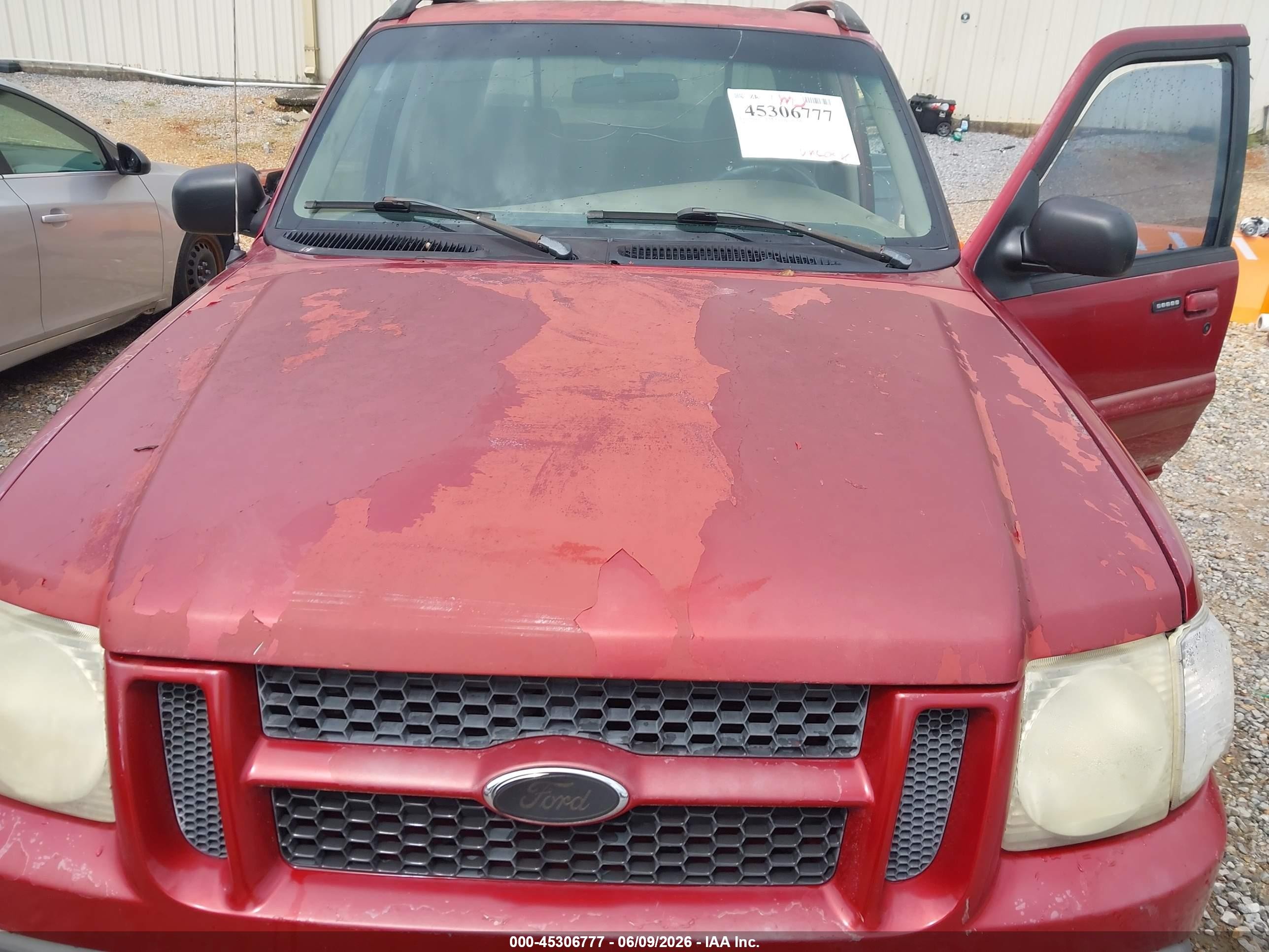 2001 Ford Explorer Sport Trac   Red vin: 1FMZU67E71UB78154