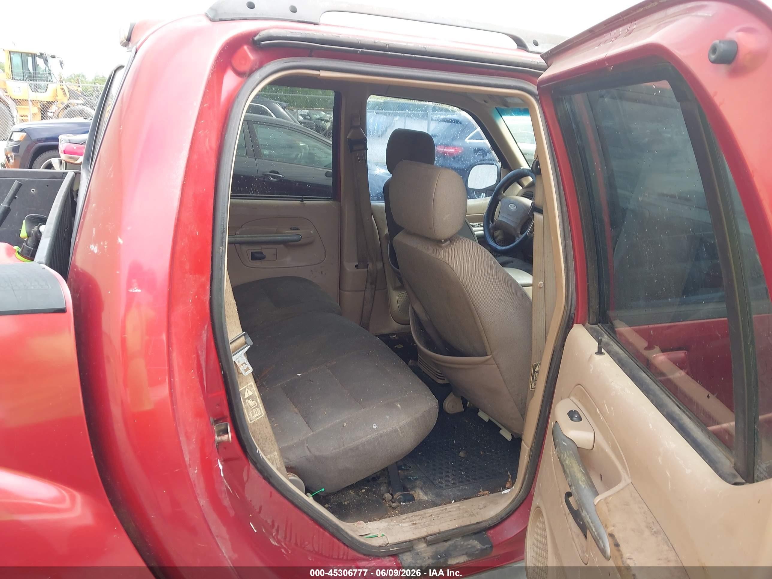 2001 Ford Explorer Sport Trac   Red vin: 1FMZU67E71UB78154