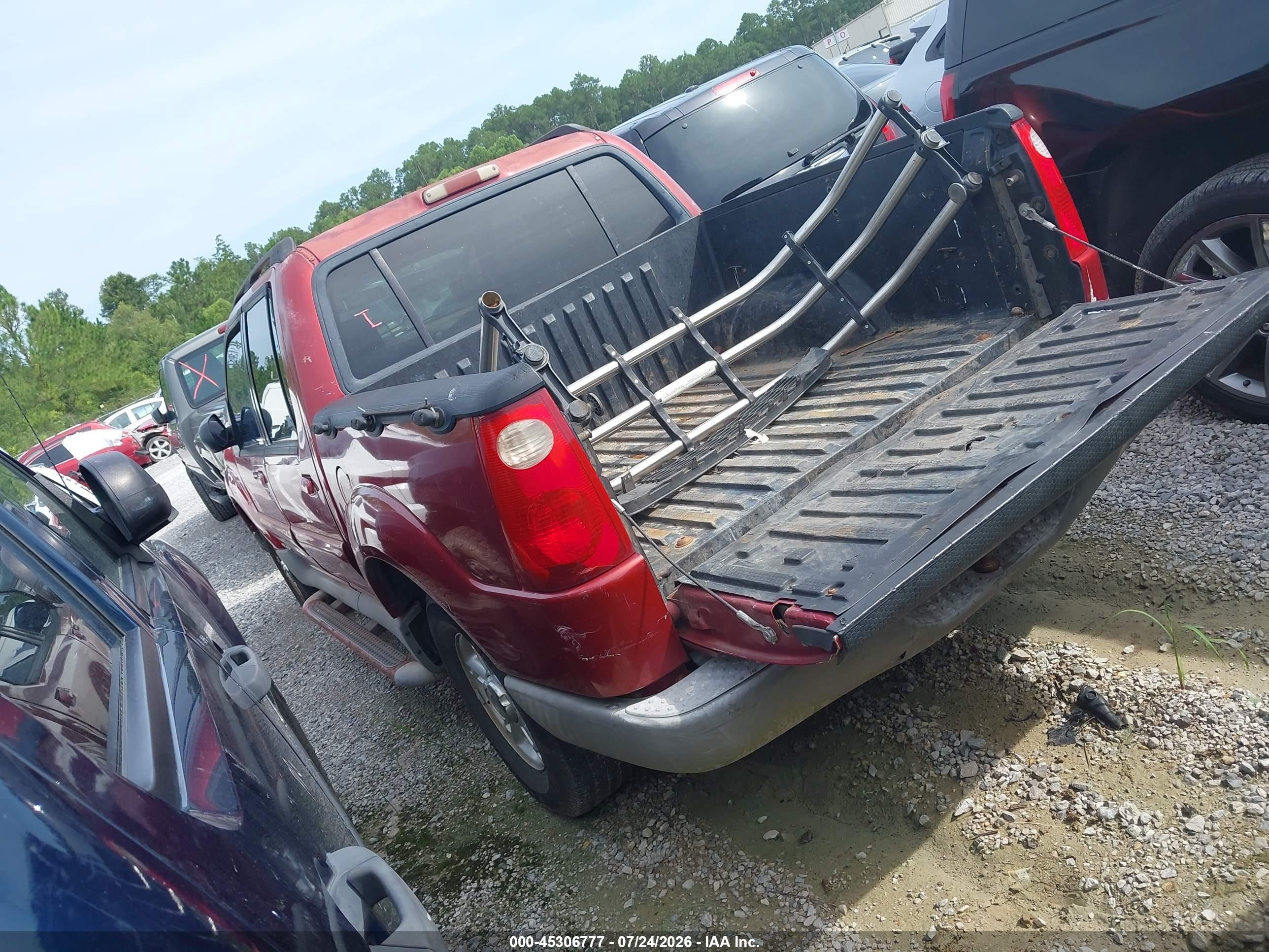 2001 Ford Explorer Sport Trac   Red vin: 1FMZU67E71UB78154
