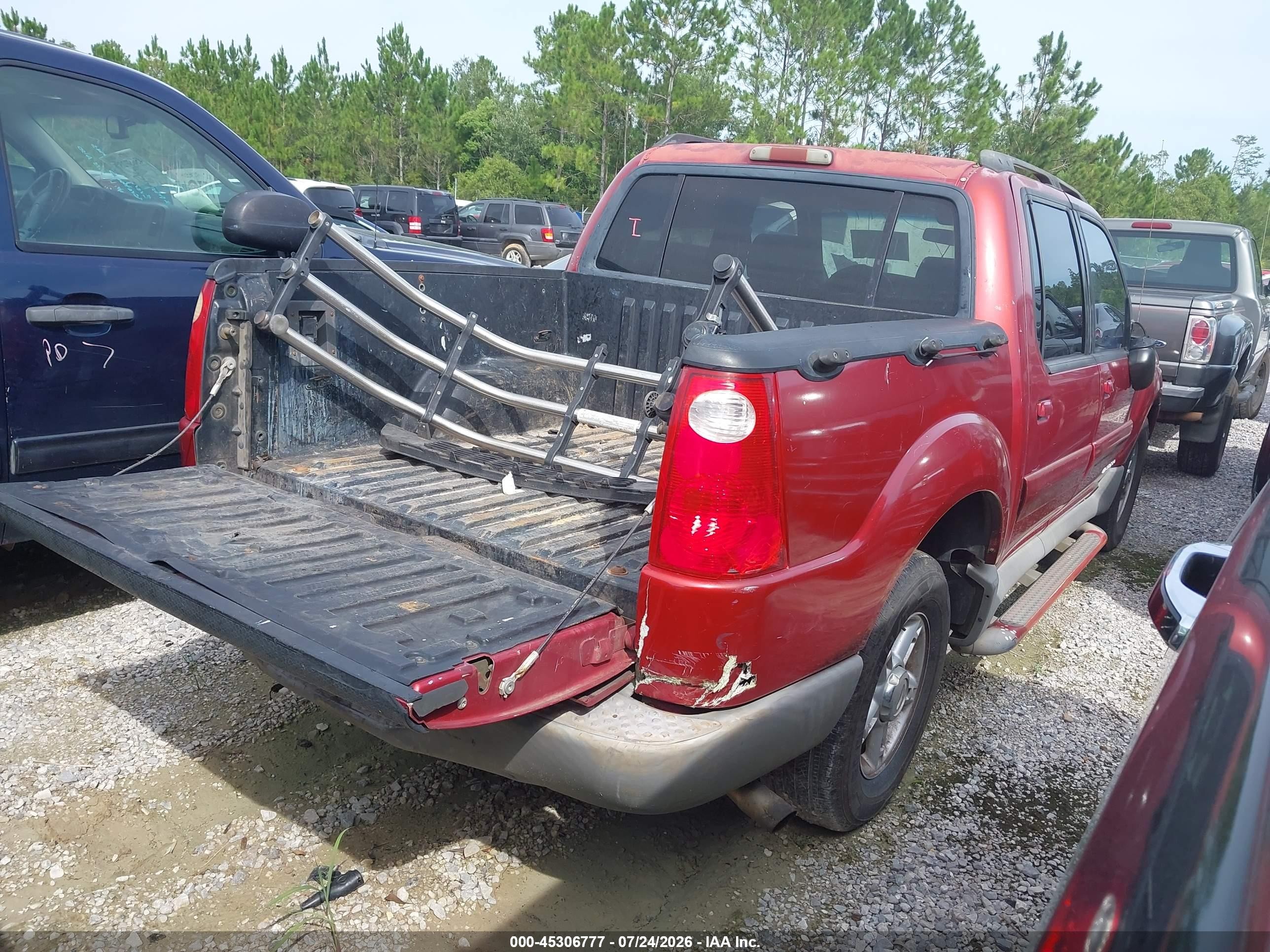 2001 Ford Explorer Sport Trac   Red vin: 1FMZU67E71UB78154