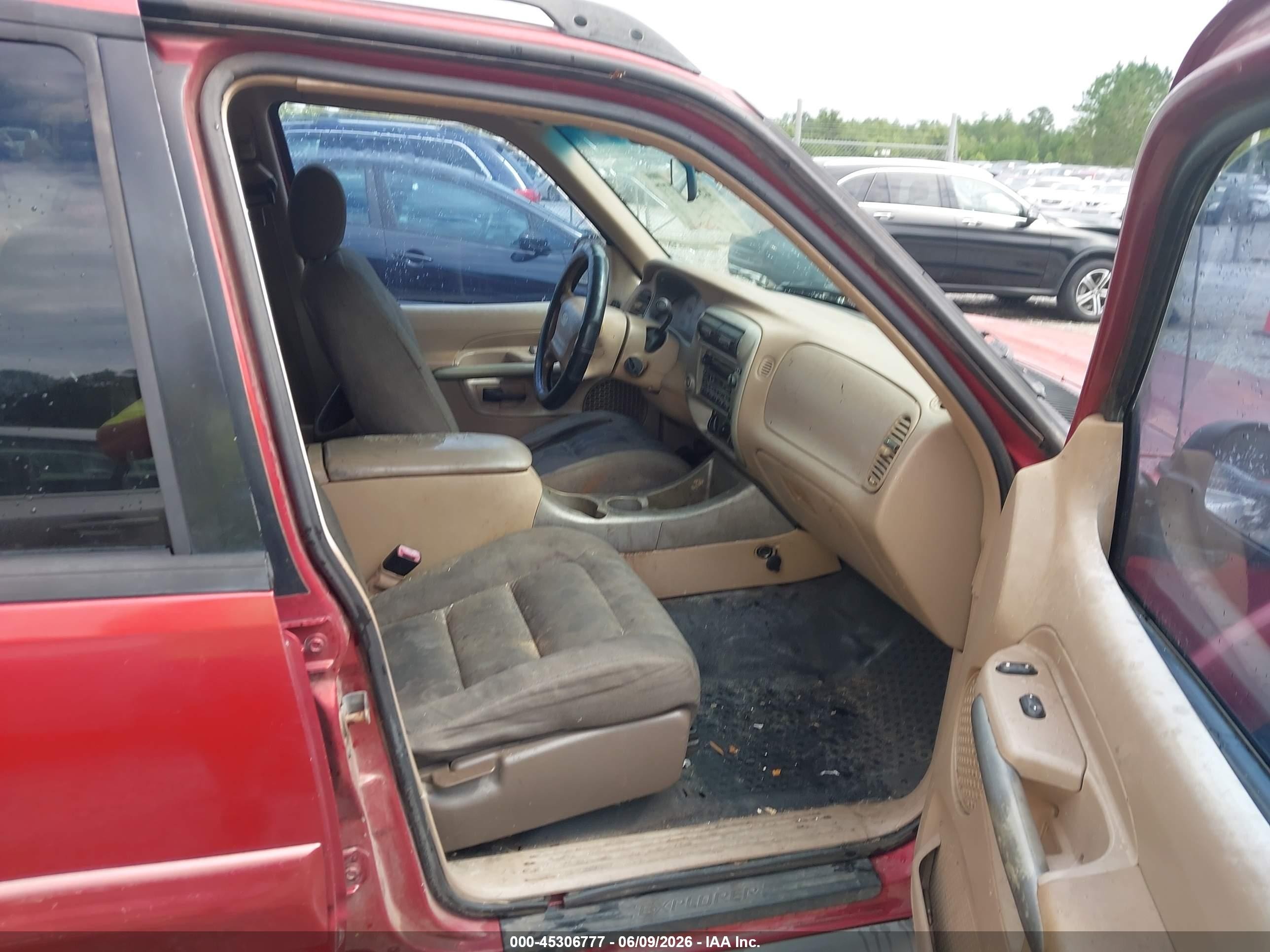 2001 Ford Explorer Sport Trac   Red vin: 1FMZU67E71UB78154