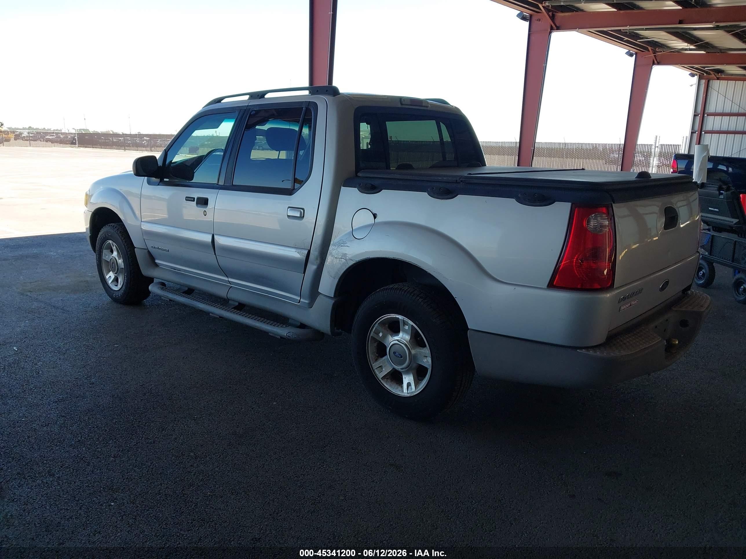 2001 Ford Explorer Sport Trac   Silver vin: 1FMZU67E81UB95688