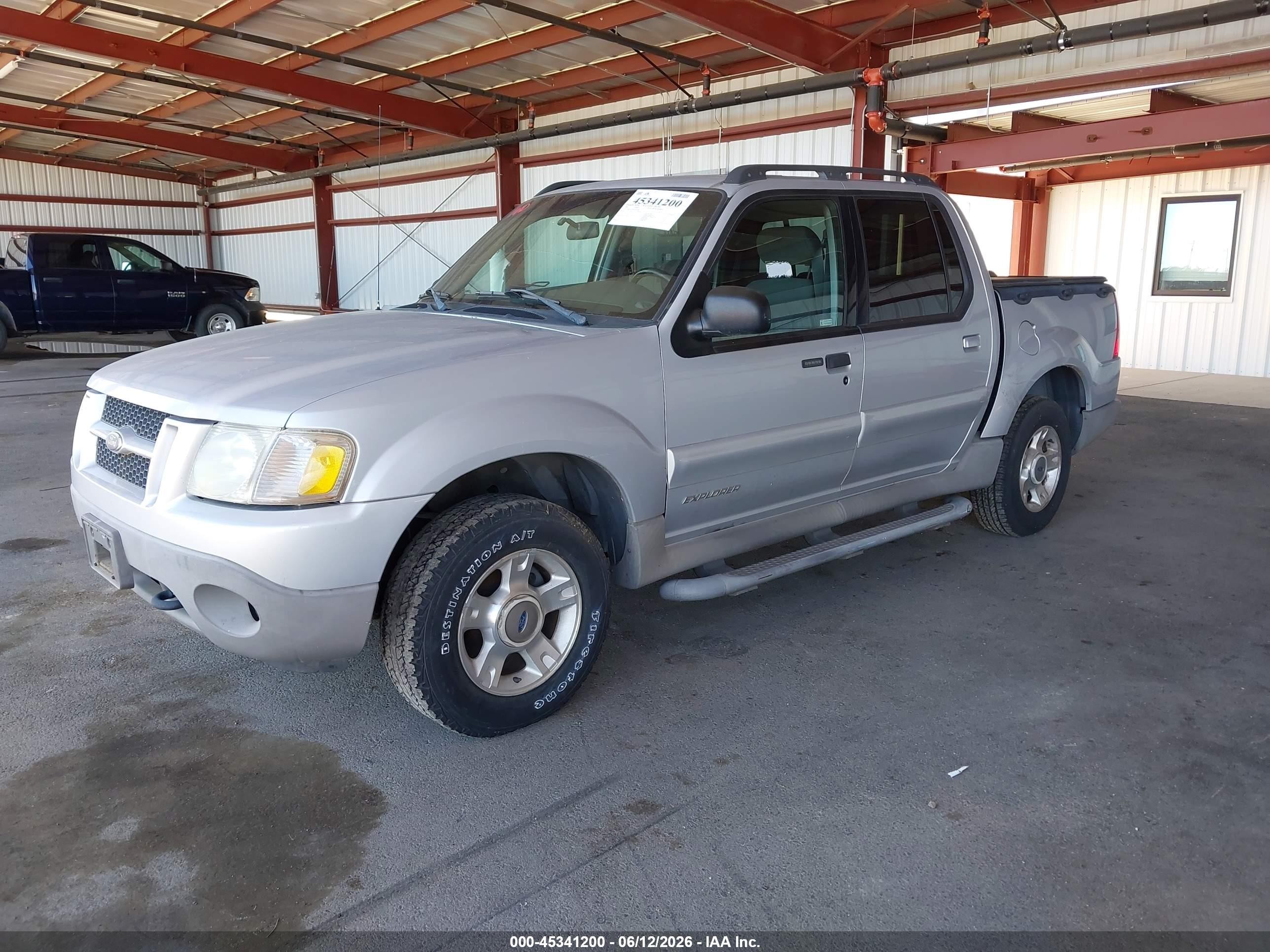 2001 Ford Explorer Sport Trac   Silver vin: 1FMZU67E81UB95688