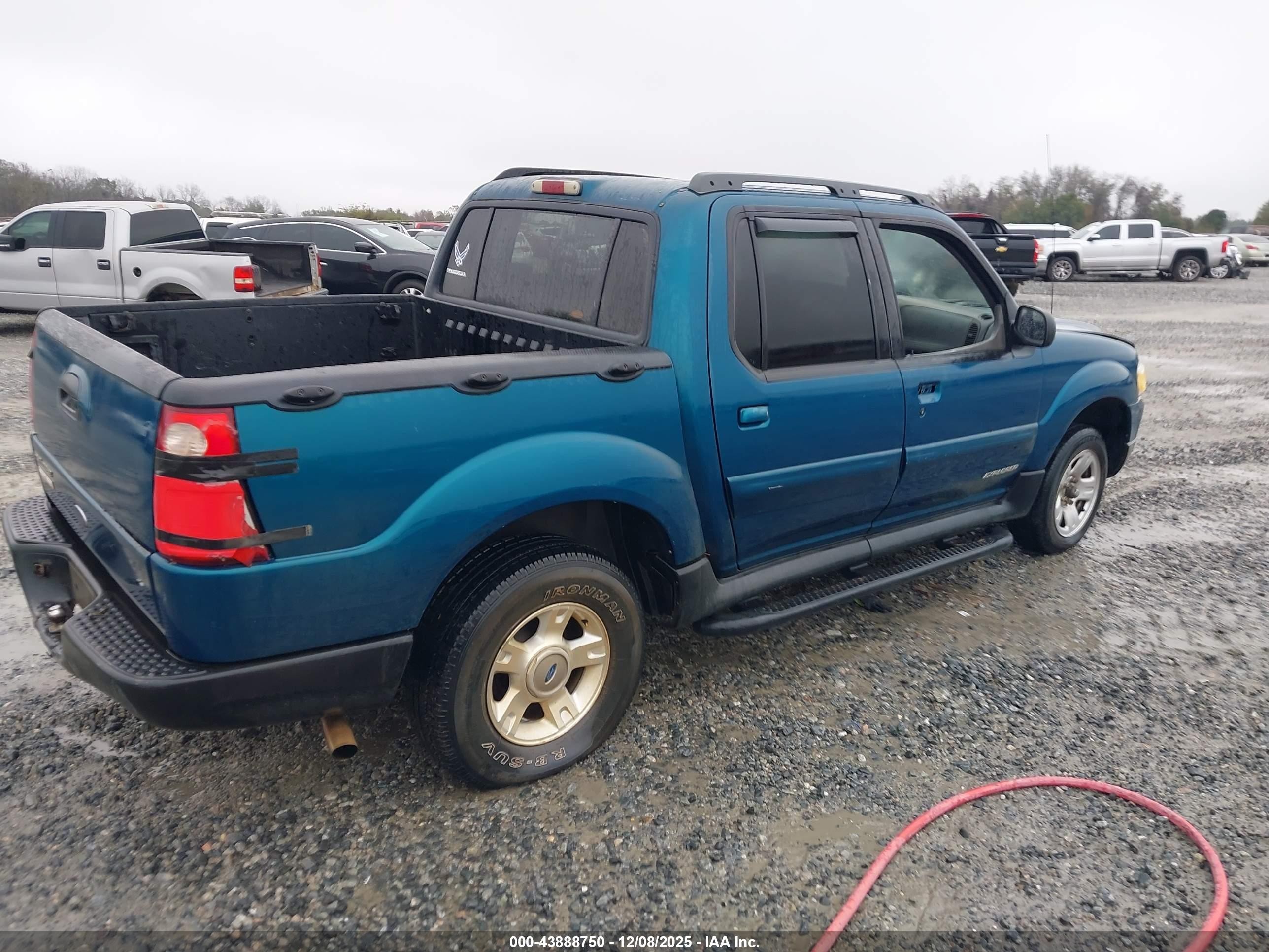 2001 Ford Explorer Sport Trac   Dark Blue vin: 1FMZU67E91UC12384