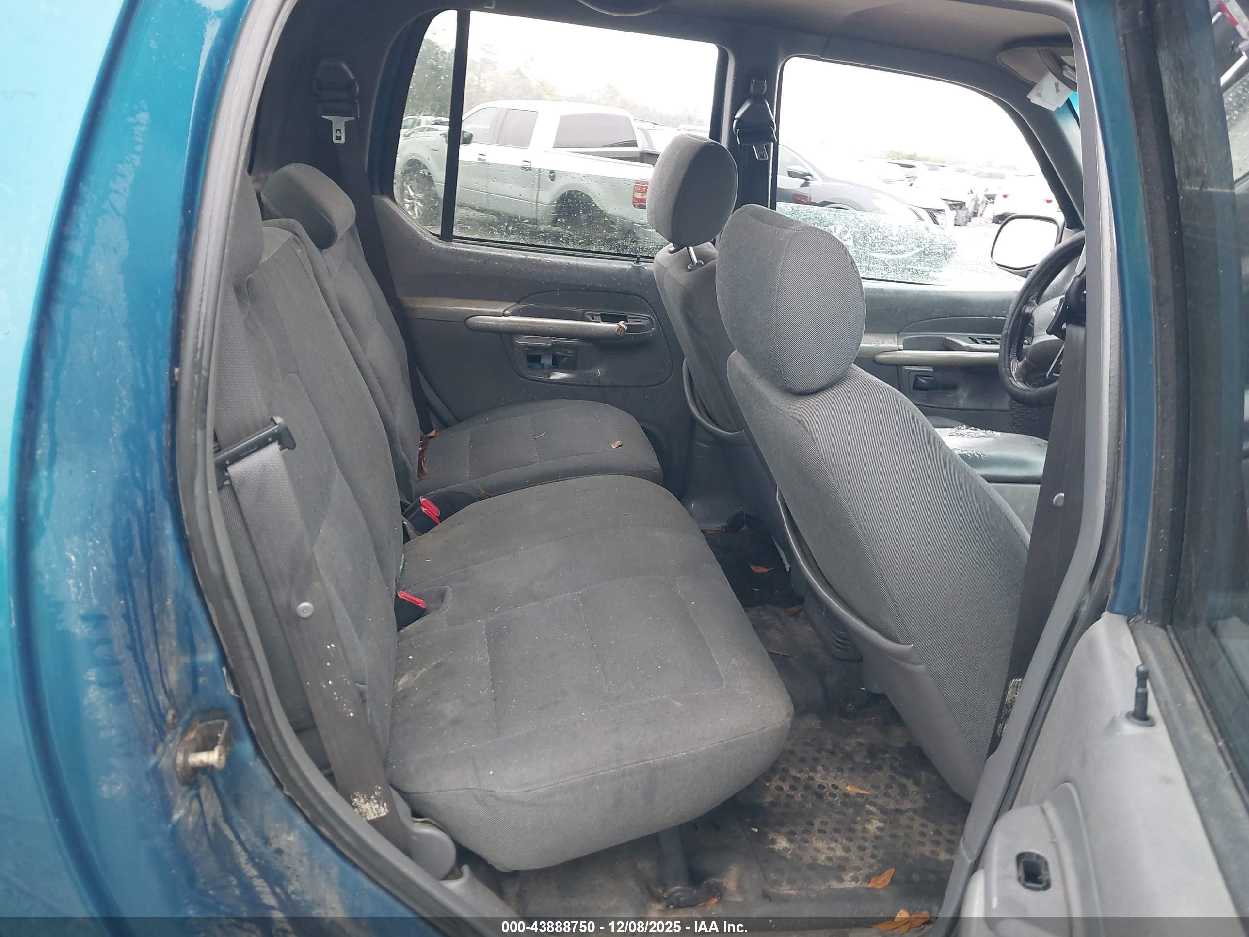 2001 Ford Explorer Sport Trac   Dark Blue vin: 1FMZU67E91UC12384