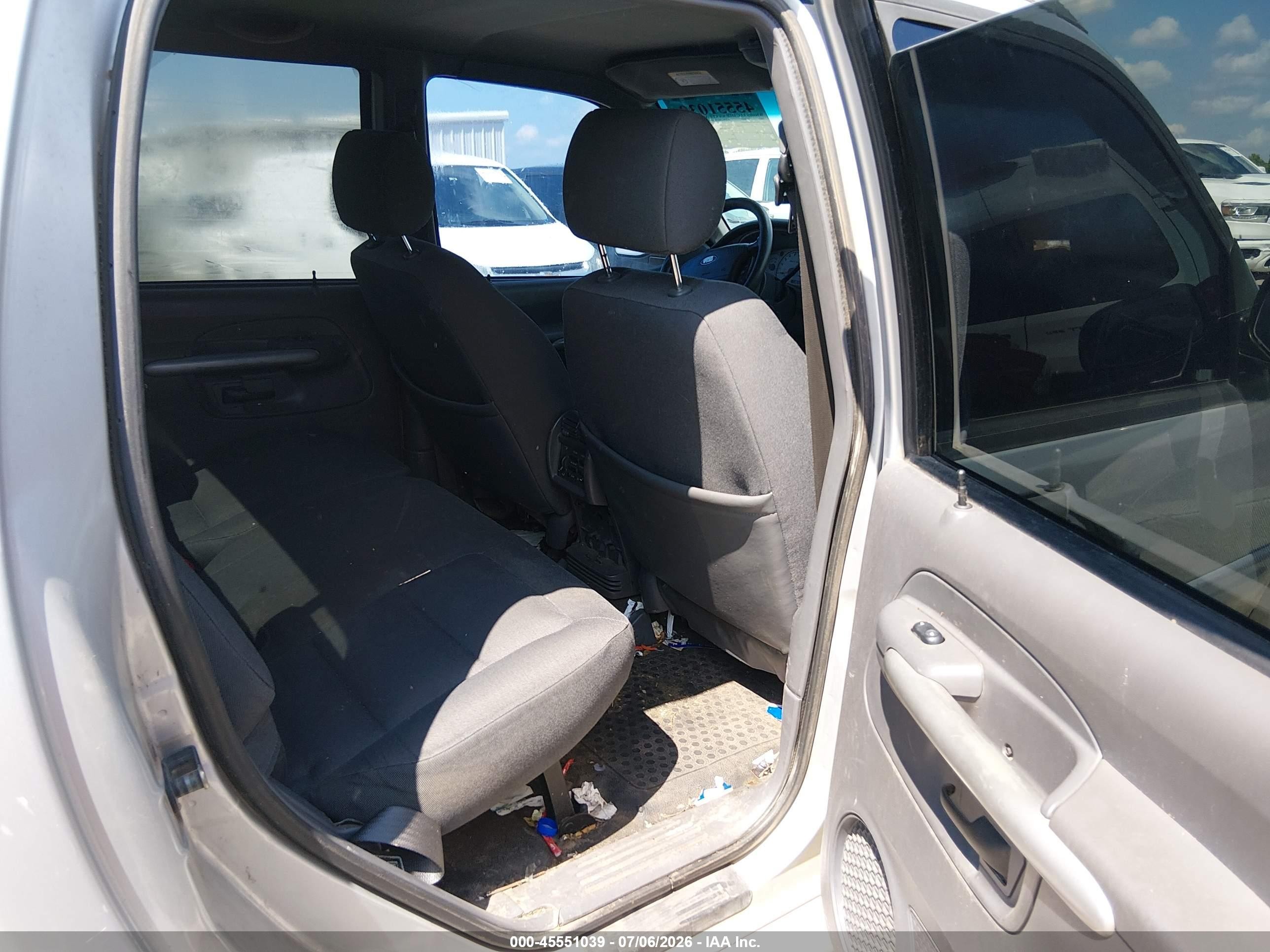 2002 Ford Explorer Sport Trac   Silver vin: 1FMZU67E92UB44931