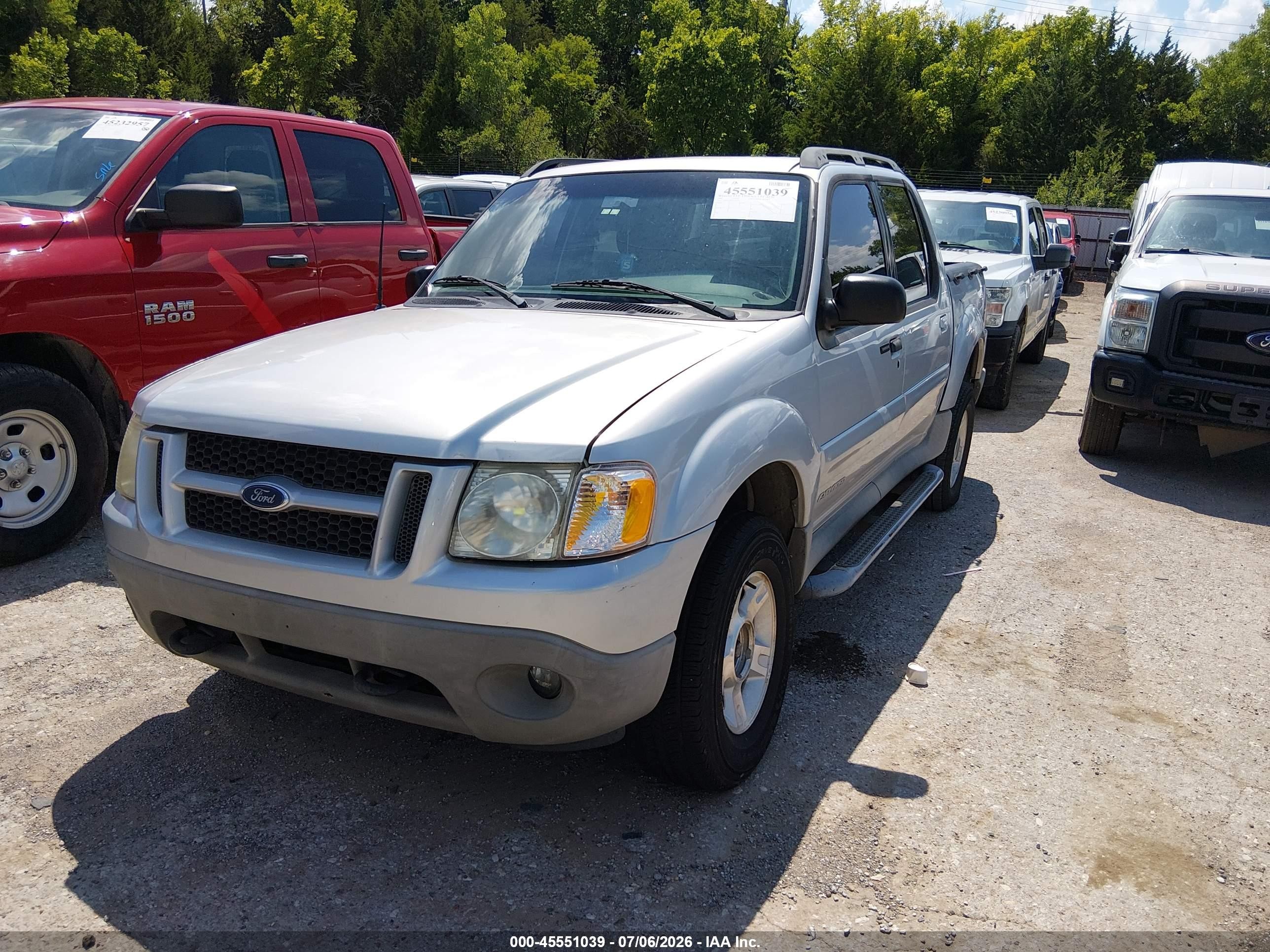 2002 Ford Explorer Sport Trac   Silver vin: 1FMZU67E92UB44931