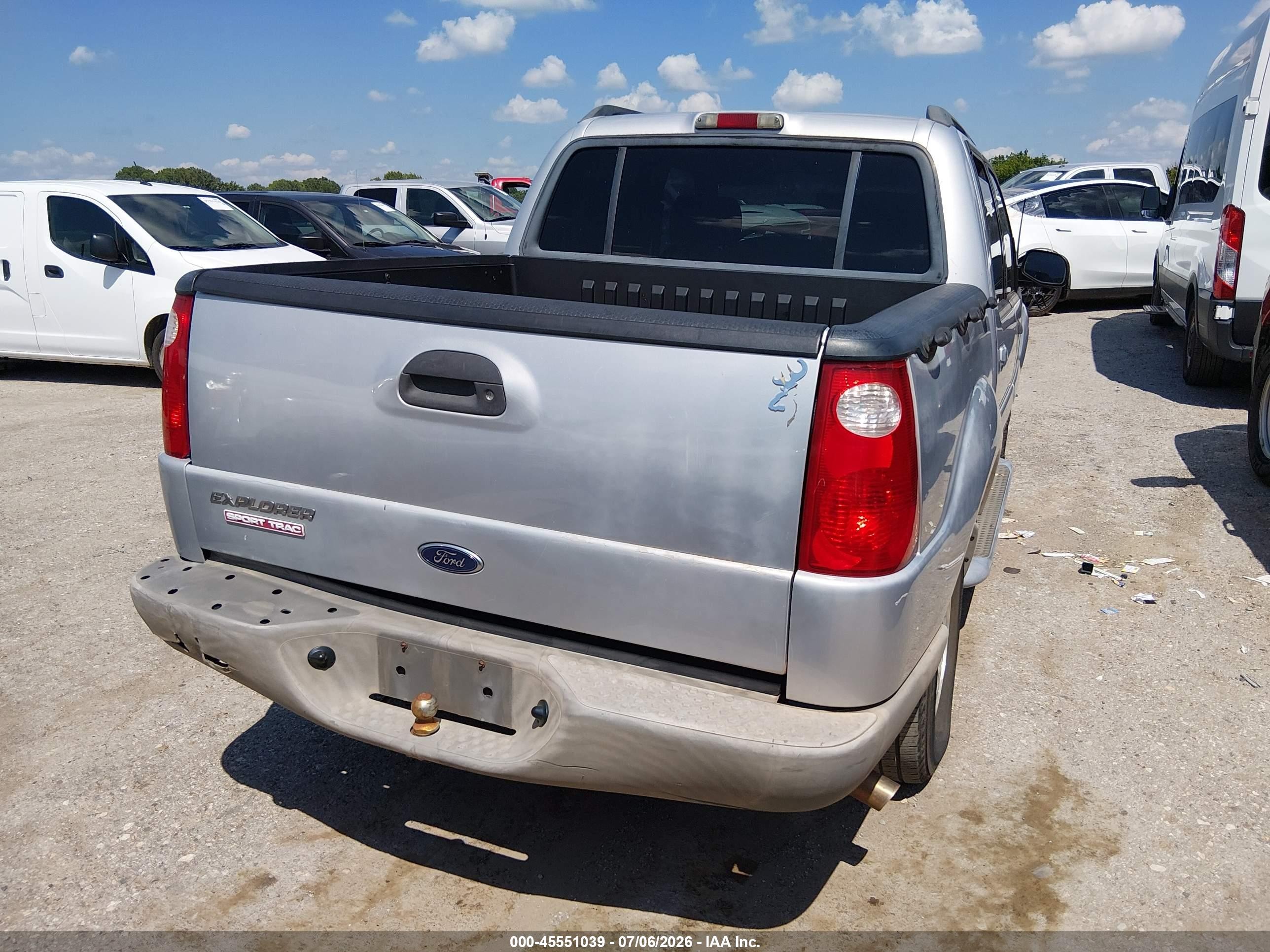 2002 Ford Explorer Sport Trac   Silver vin: 1FMZU67E92UB44931