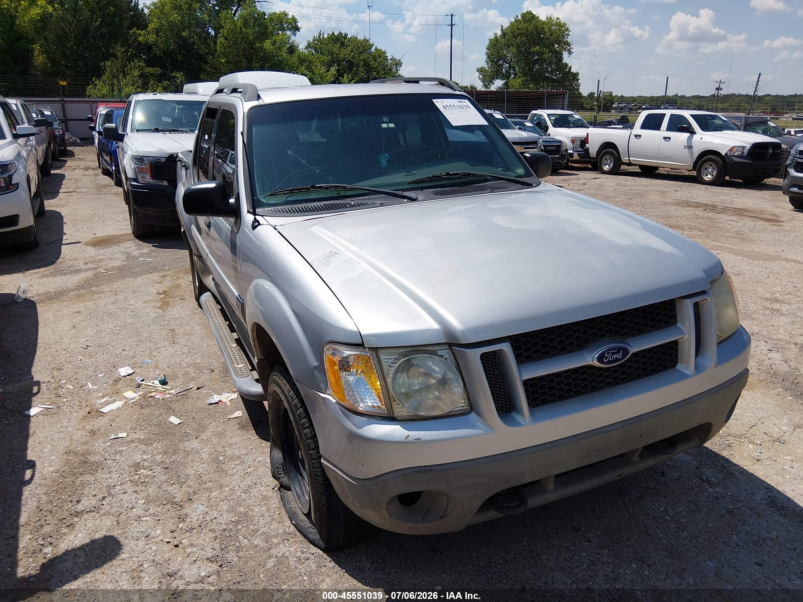 2002 Ford Explorer Sport Trac   Silver vin: 1FMZU67E92UB44931