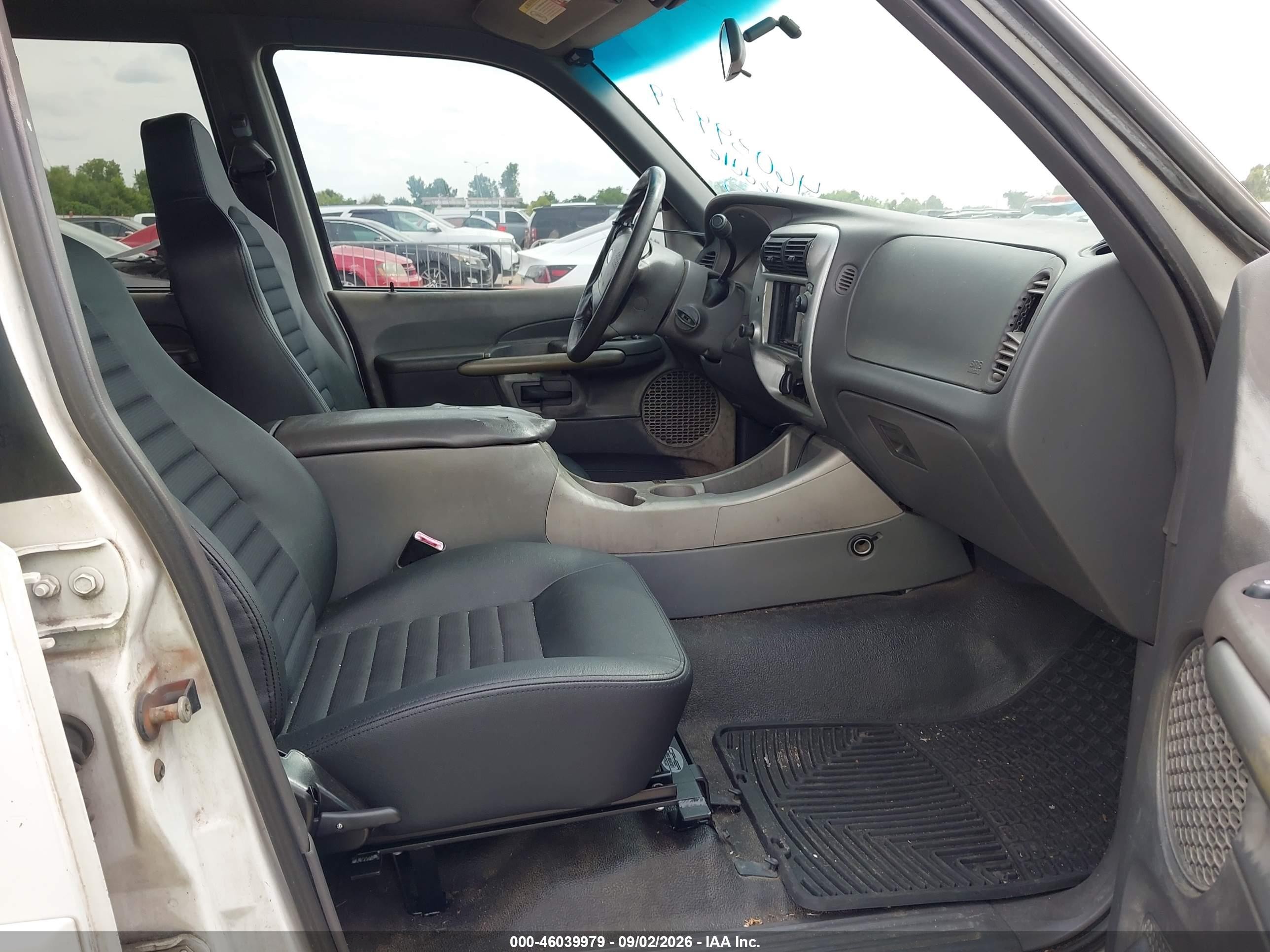 2002 Ford Explorer Sport Trac   White vin: 1FMZU67E92UB99153