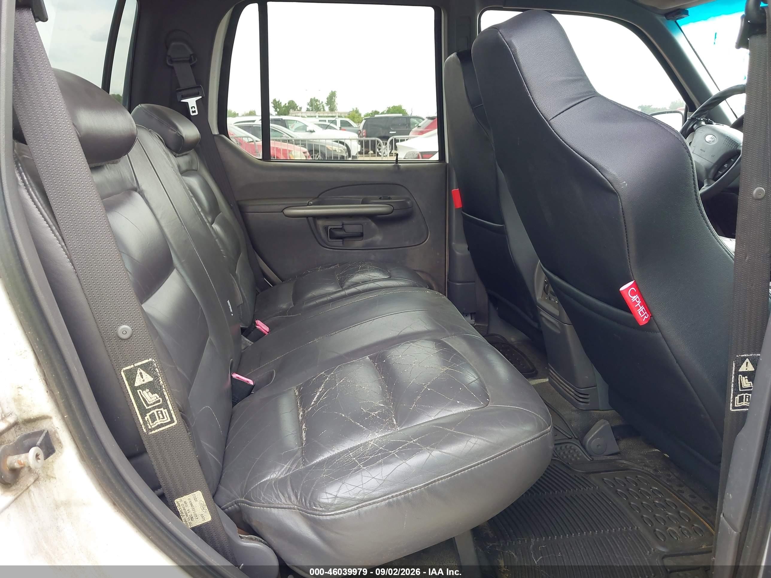 2002 Ford Explorer Sport Trac   White vin: 1FMZU67E92UB99153