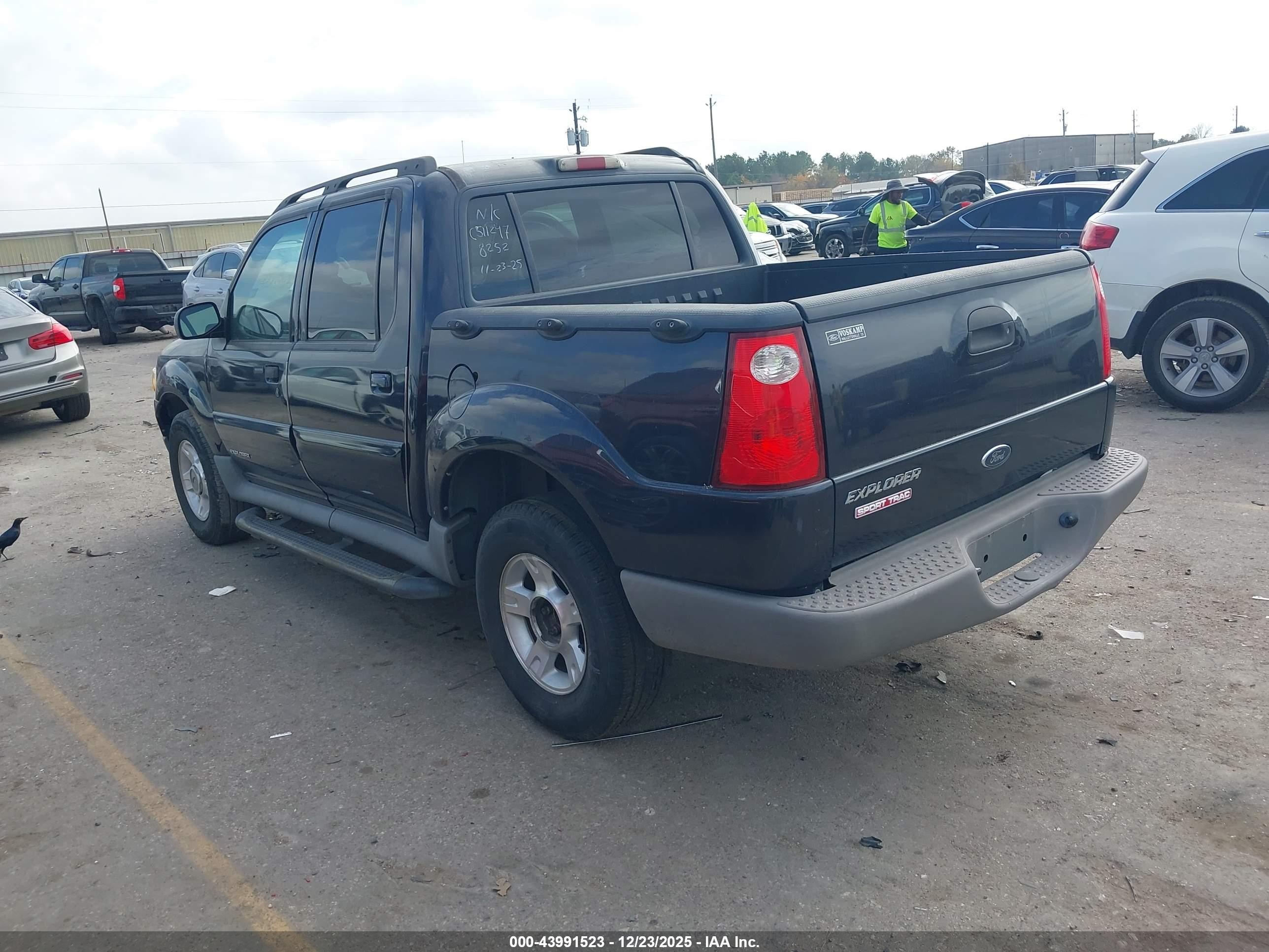 2001 Ford Explorer Sport Trac   Dark Blue vin: 1FMZU67EX1UA58252