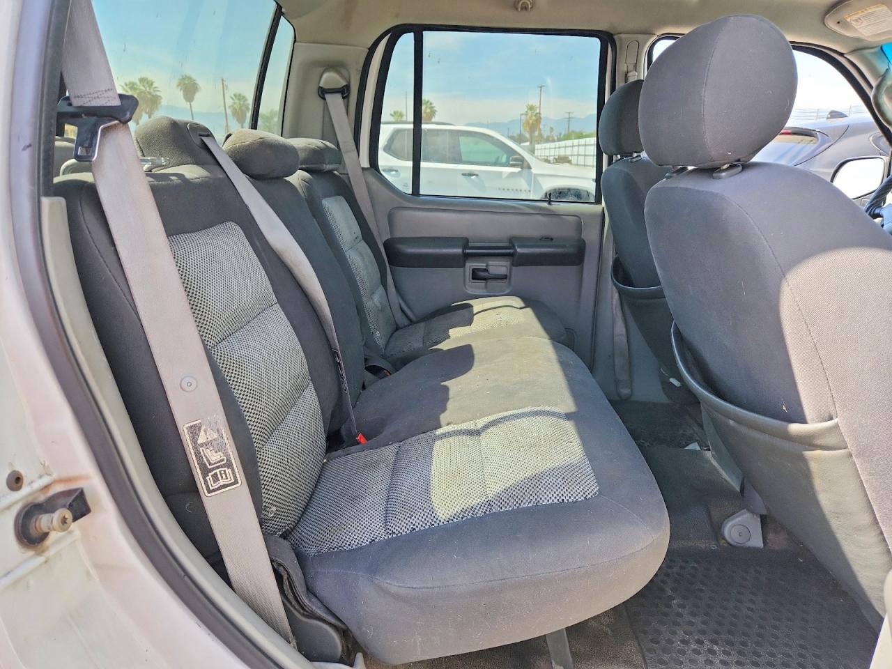 2003 Ford Explorer Sport Trac White vin: 1FMZU67EX3UB67121