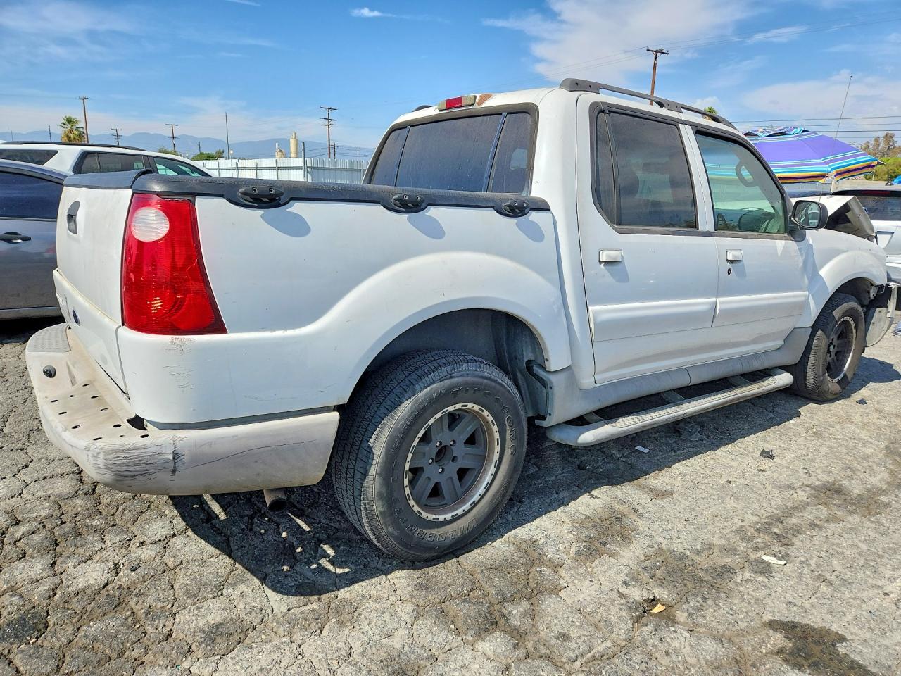 2003 Ford Explorer Sport Trac White vin: 1FMZU67EX3UB67121