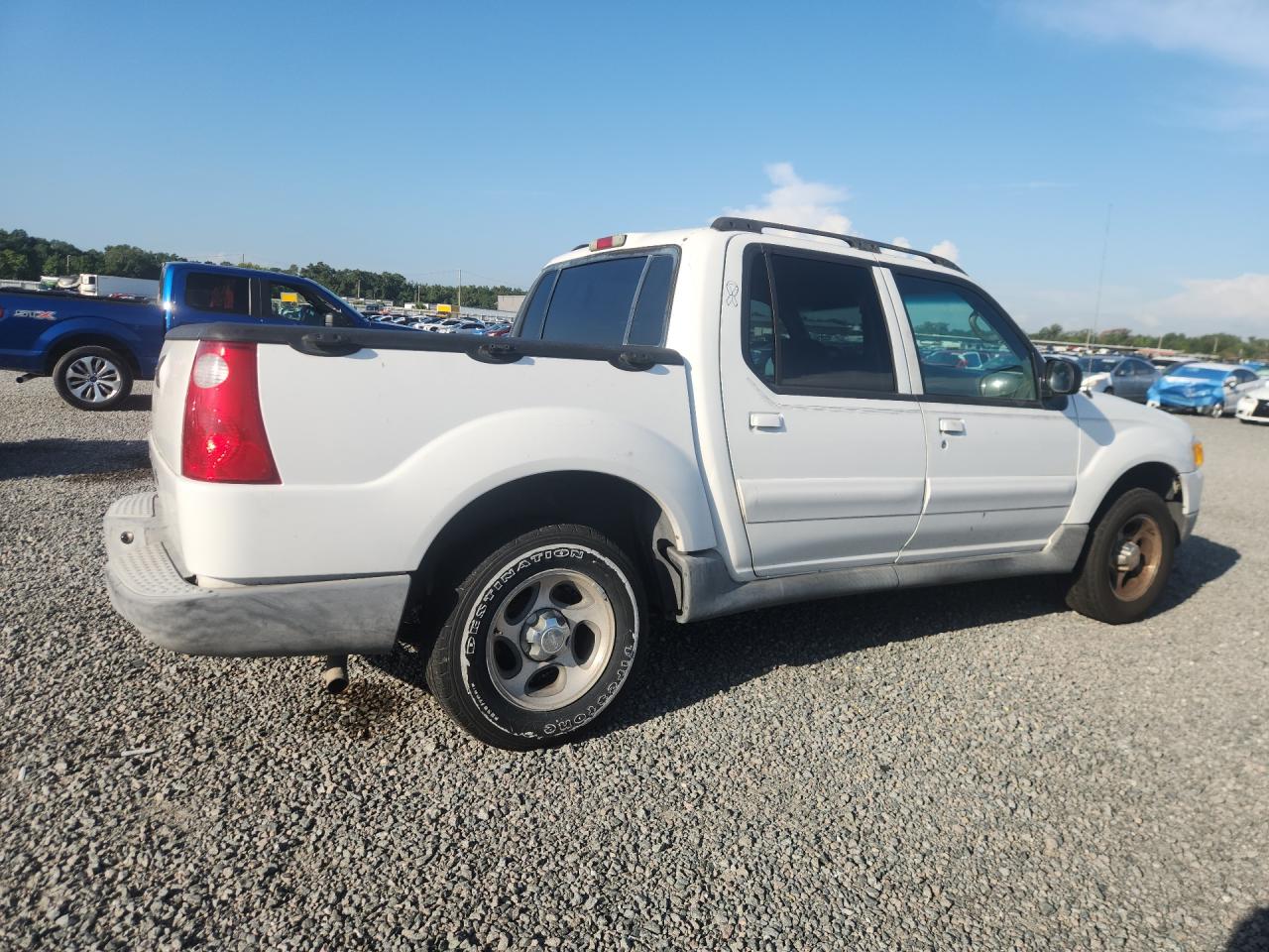 2004 Ford Explorer Sport Trac White vin: 1FMZU67K04UA97376