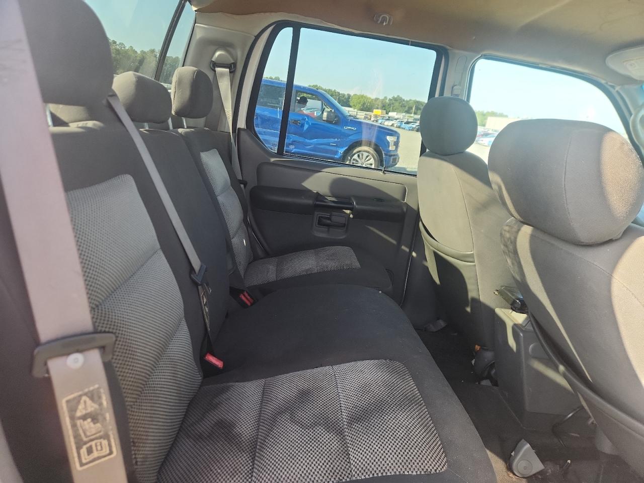 2004 Ford Explorer Sport Trac White vin: 1FMZU67K04UA97376
