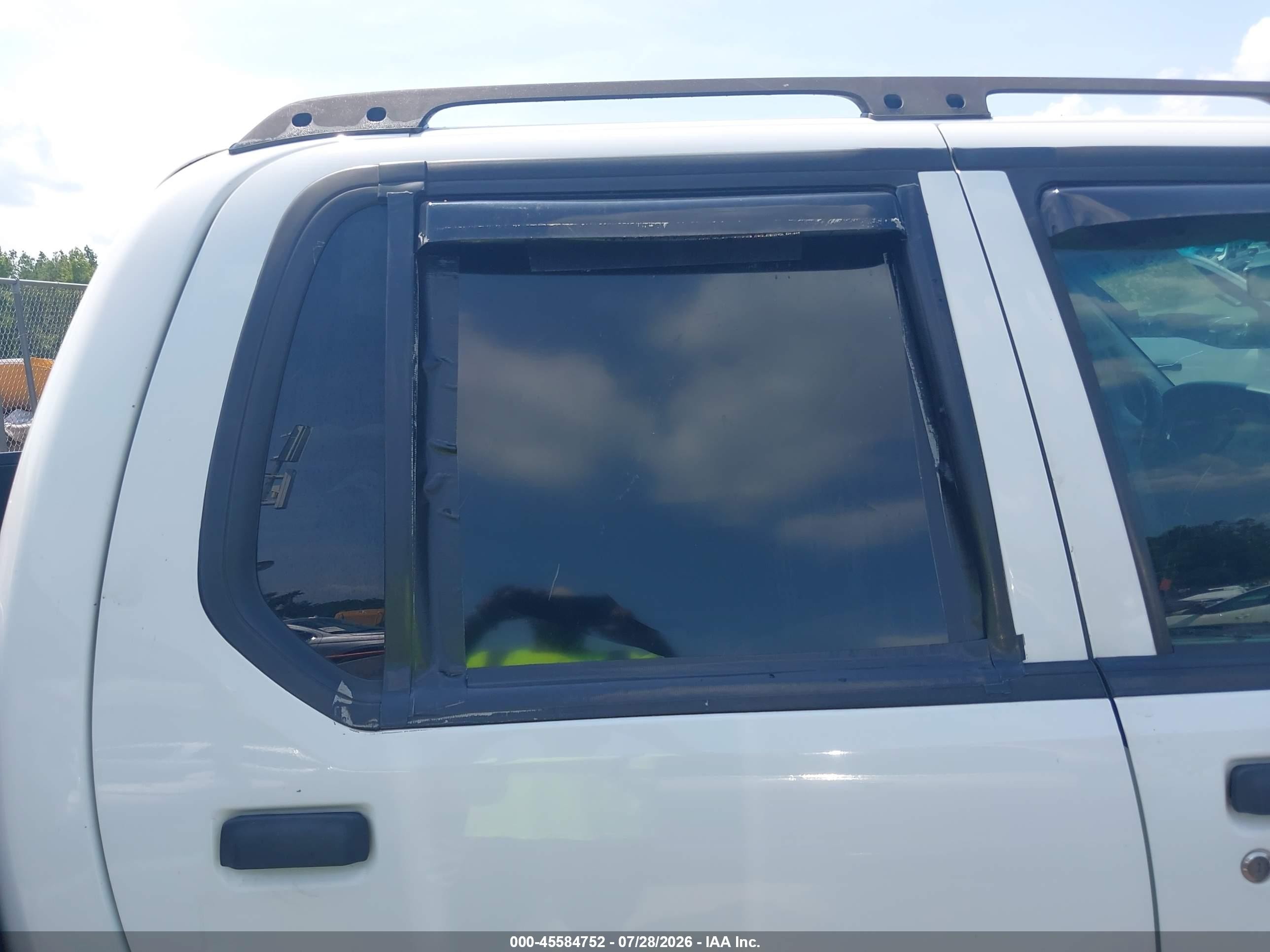 2005 Ford Explorer Sport Trac Adrenalin/xls/xlt White vin: 1FMZU67K15UA00686