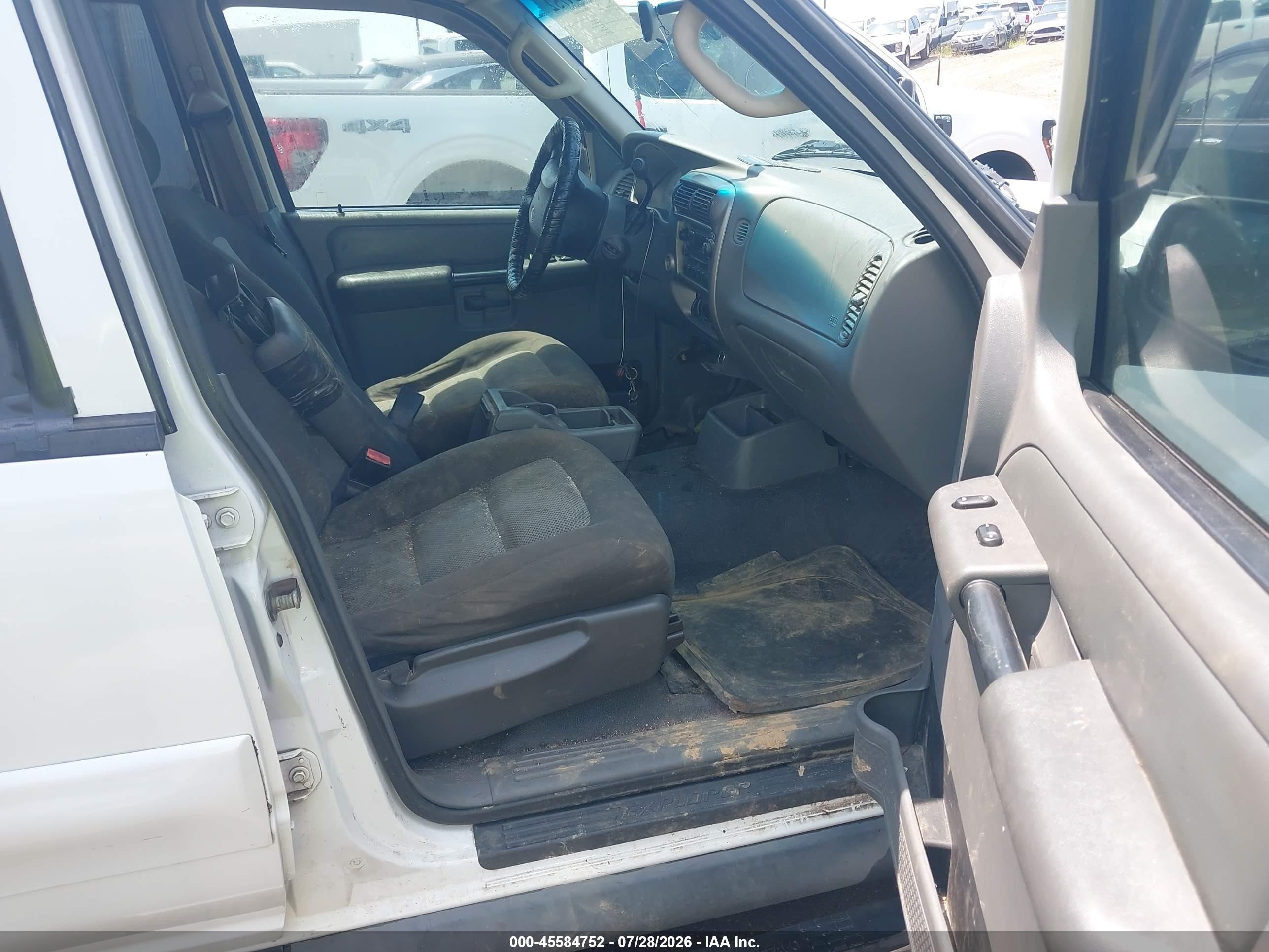 2005 Ford Explorer Sport Trac Adrenalin/xls/xlt White vin: 1FMZU67K15UA00686