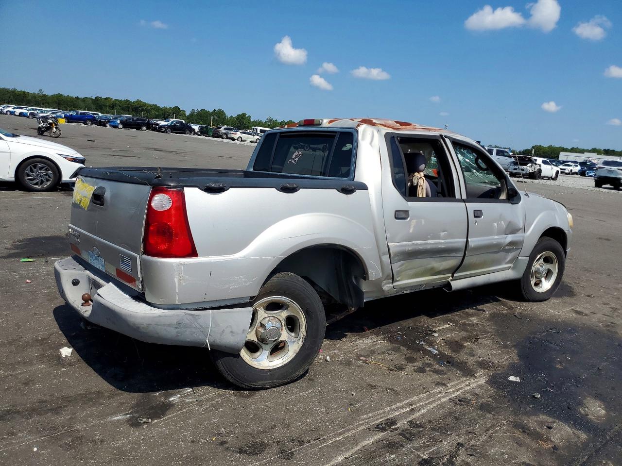 2005 Ford Explorer Sport Trac Silver vin: 1FMZU67K15UA18170