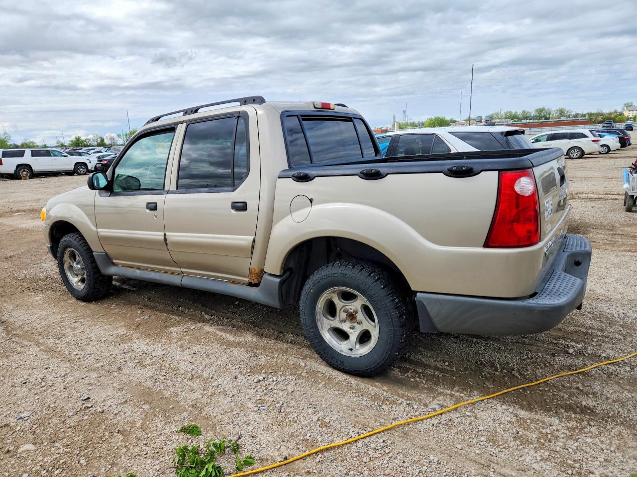 2004 Ford Explorer Sport Trac Beige vin: 1FMZU67K44UB72807